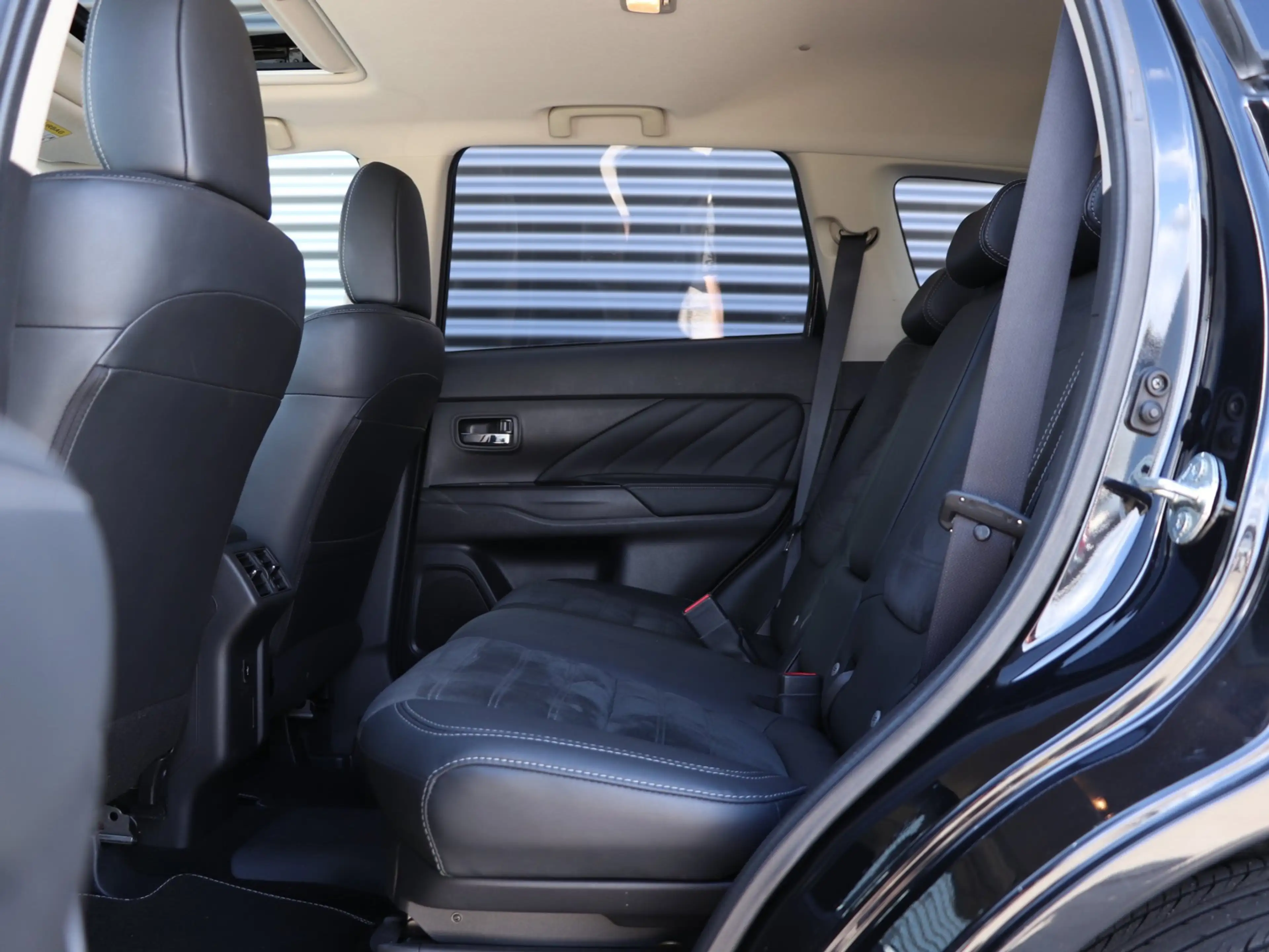 Mitsubishi Outlander 2.4 PHEV Intense+ *Schuifdak*Trekhaak* — photo 6