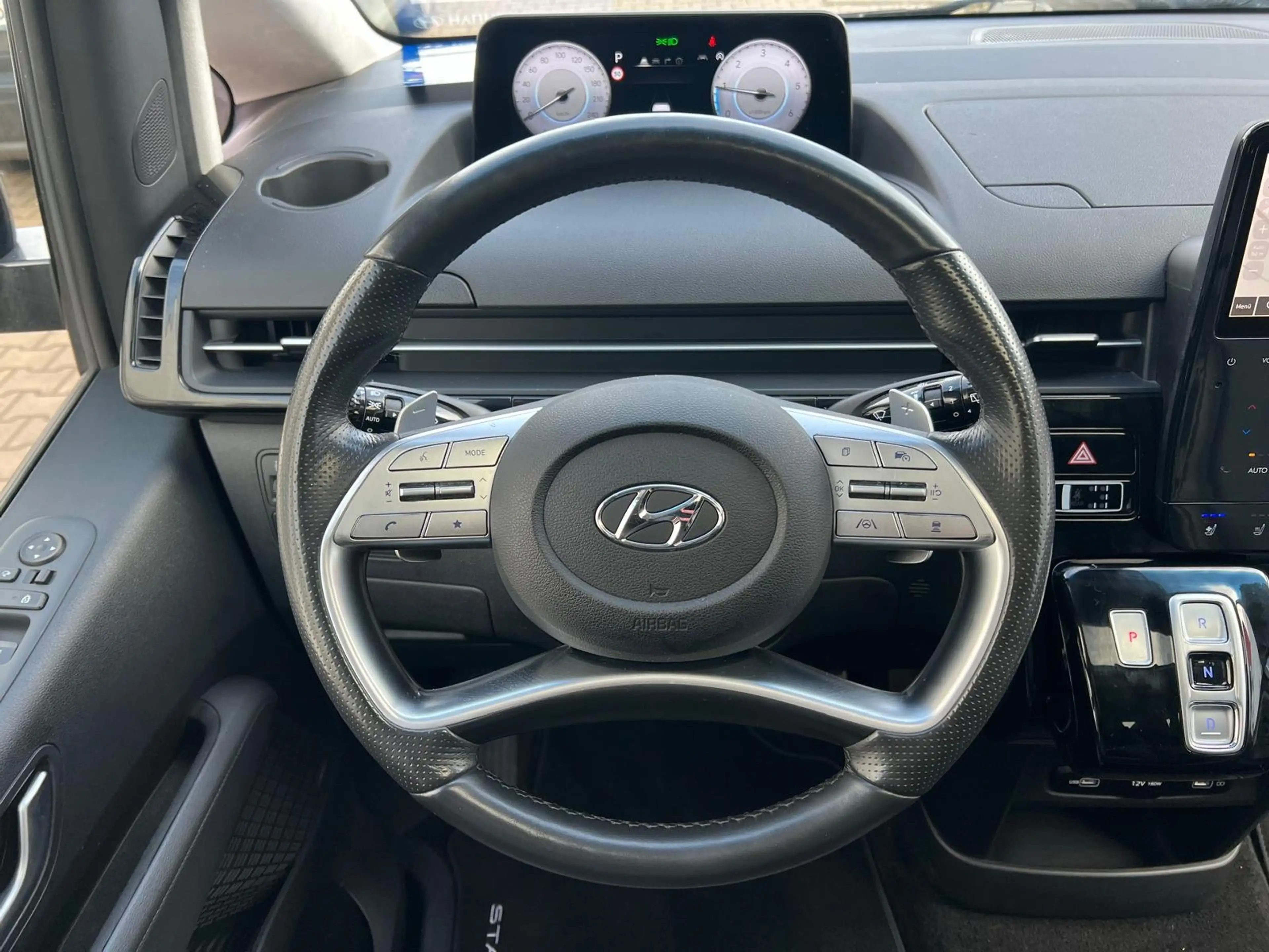 Hyundai STARIA 2.2 CRDi Signature 2WD *7-Sitzer*Pano*LED*Kamera — photo 11
