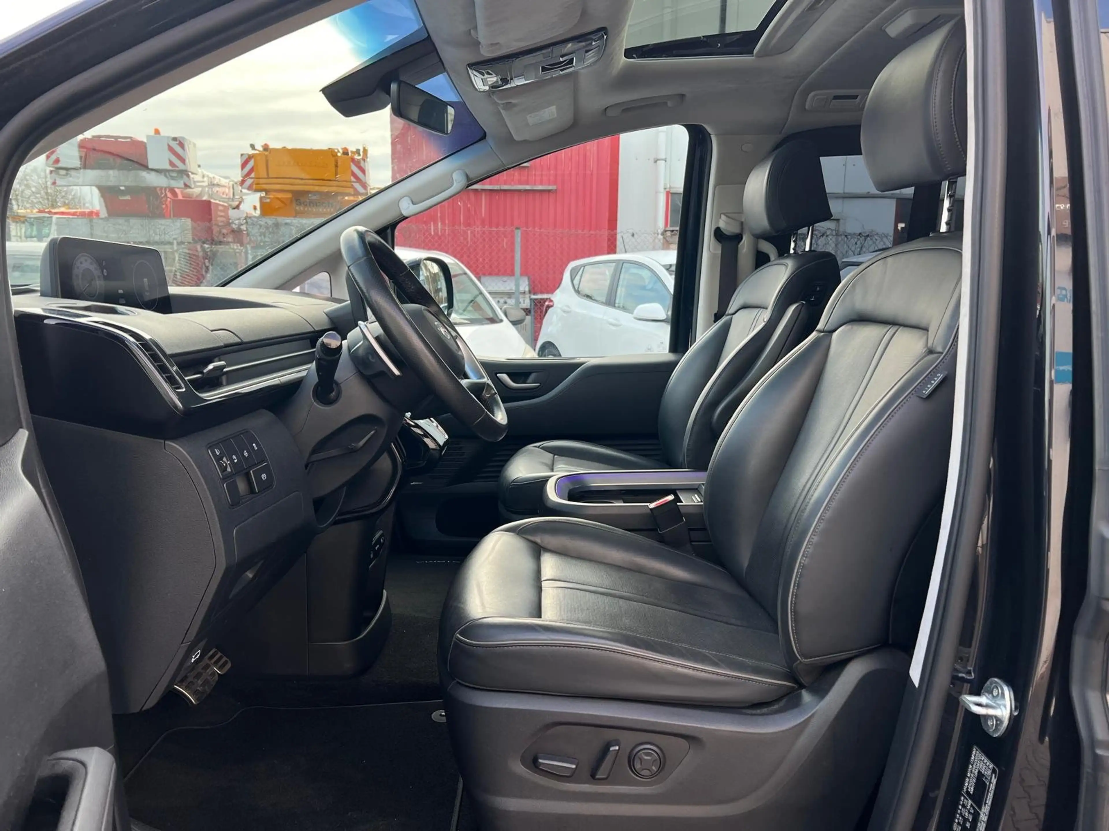 Hyundai STARIA 2.2 CRDi Signature 2WD *7-Sitzer*Pano*LED*Kamera — photo 7