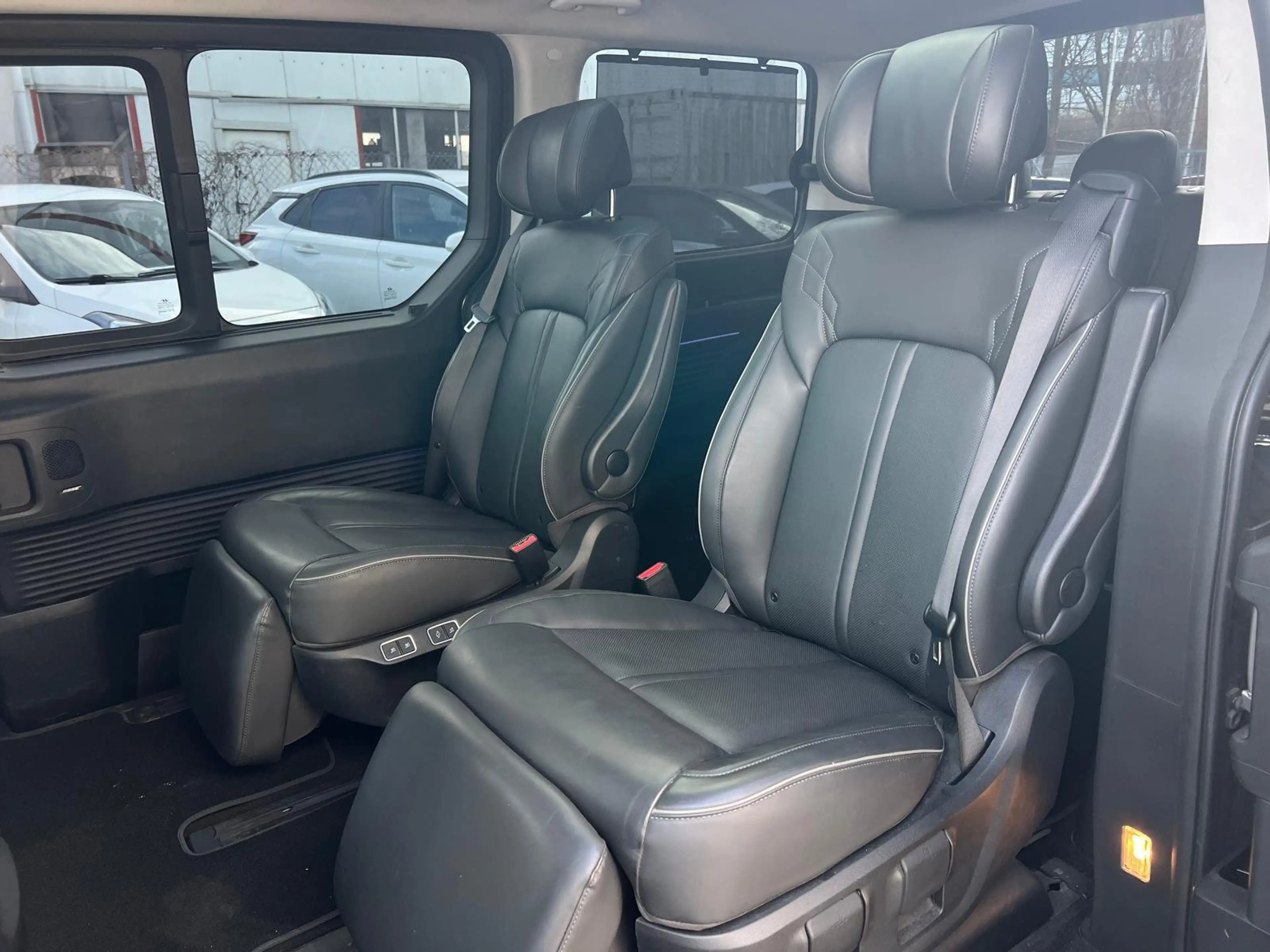 Hyundai STARIA 2.2 CRDi Signature 2WD *7-Sitzer*Pano*LED*Kamera — photo 14