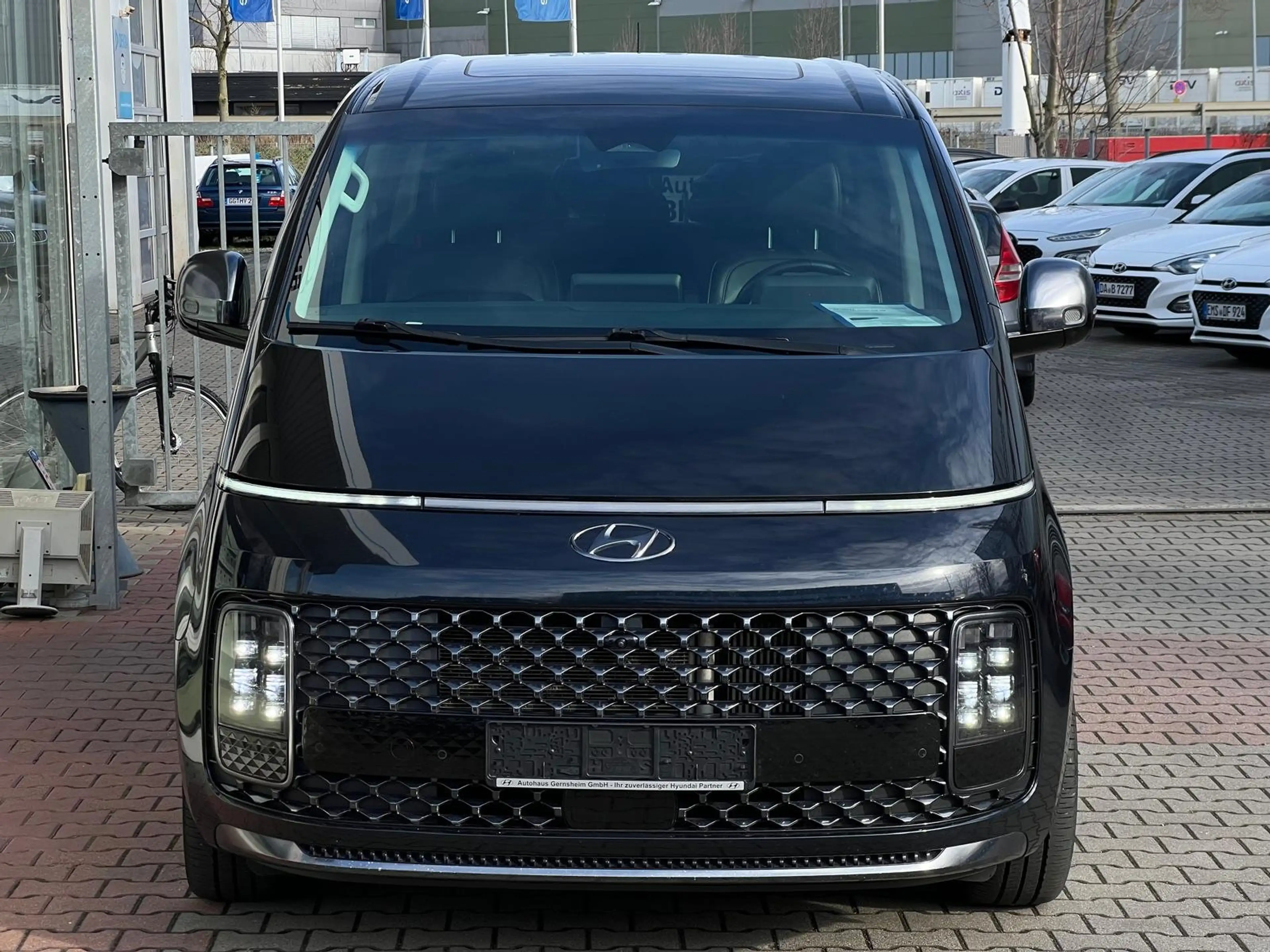 Hyundai STARIA 2.2 CRDi Signature 2WD *7-Sitzer*Pano*LED*Kamera — photo 2