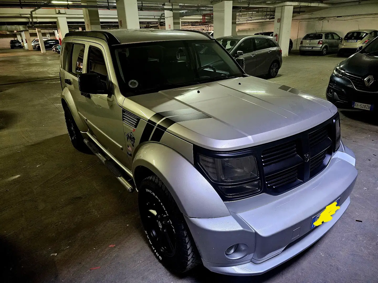 Dodge Nitro 2.8 L4 crd 16v SXT 4wd auto dpf Plateado - 2