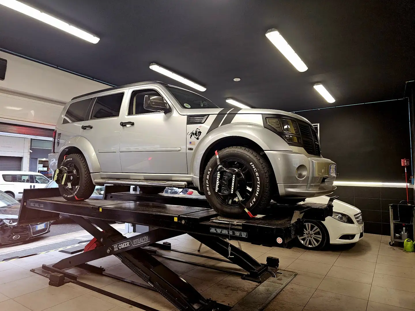 Dodge Nitro 2.8 L4 crd 16v SXT 4wd auto dpf Plateado - 1