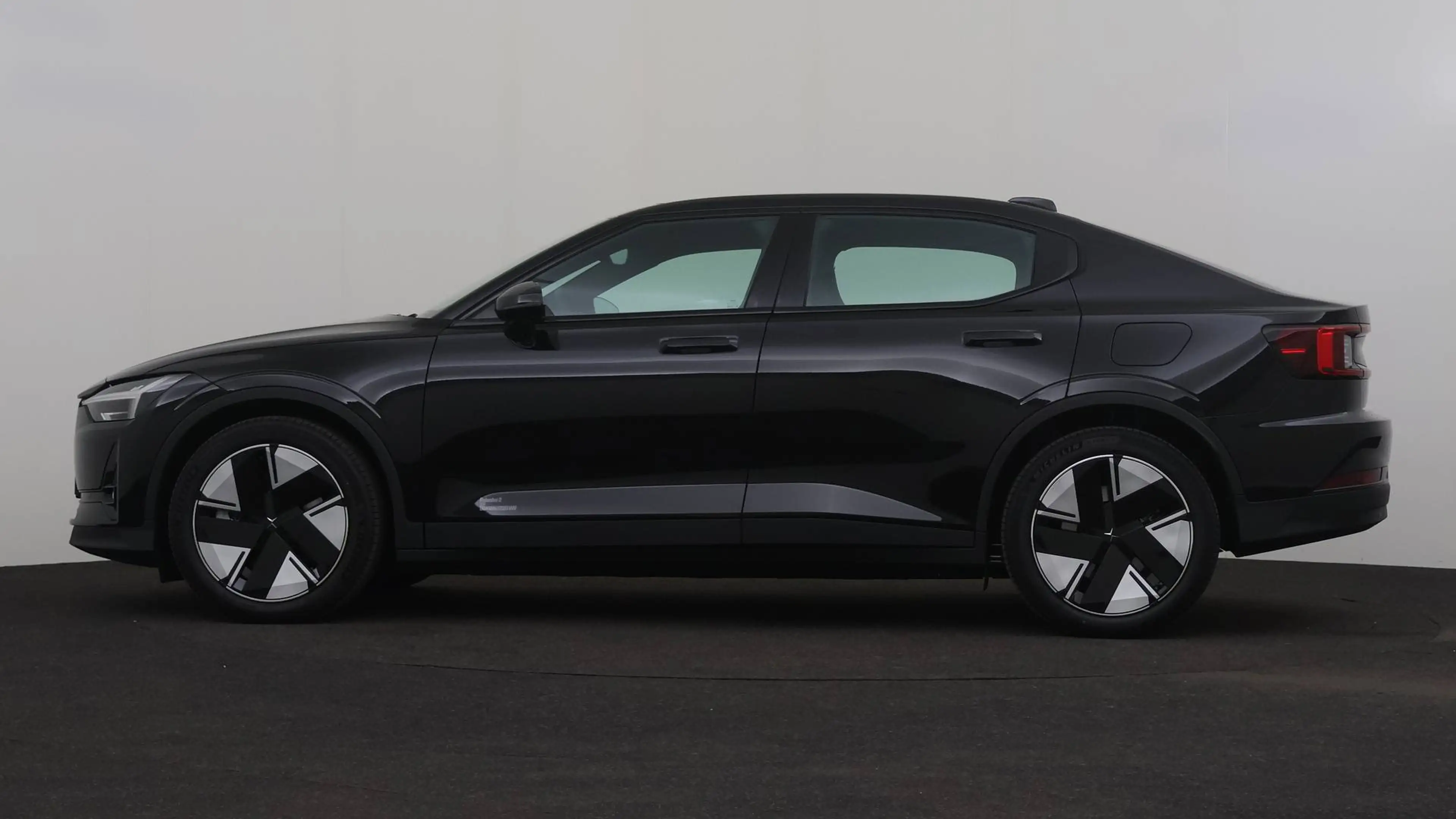 Polestar 2 82 kWh Long Range Single Motor — photo 2