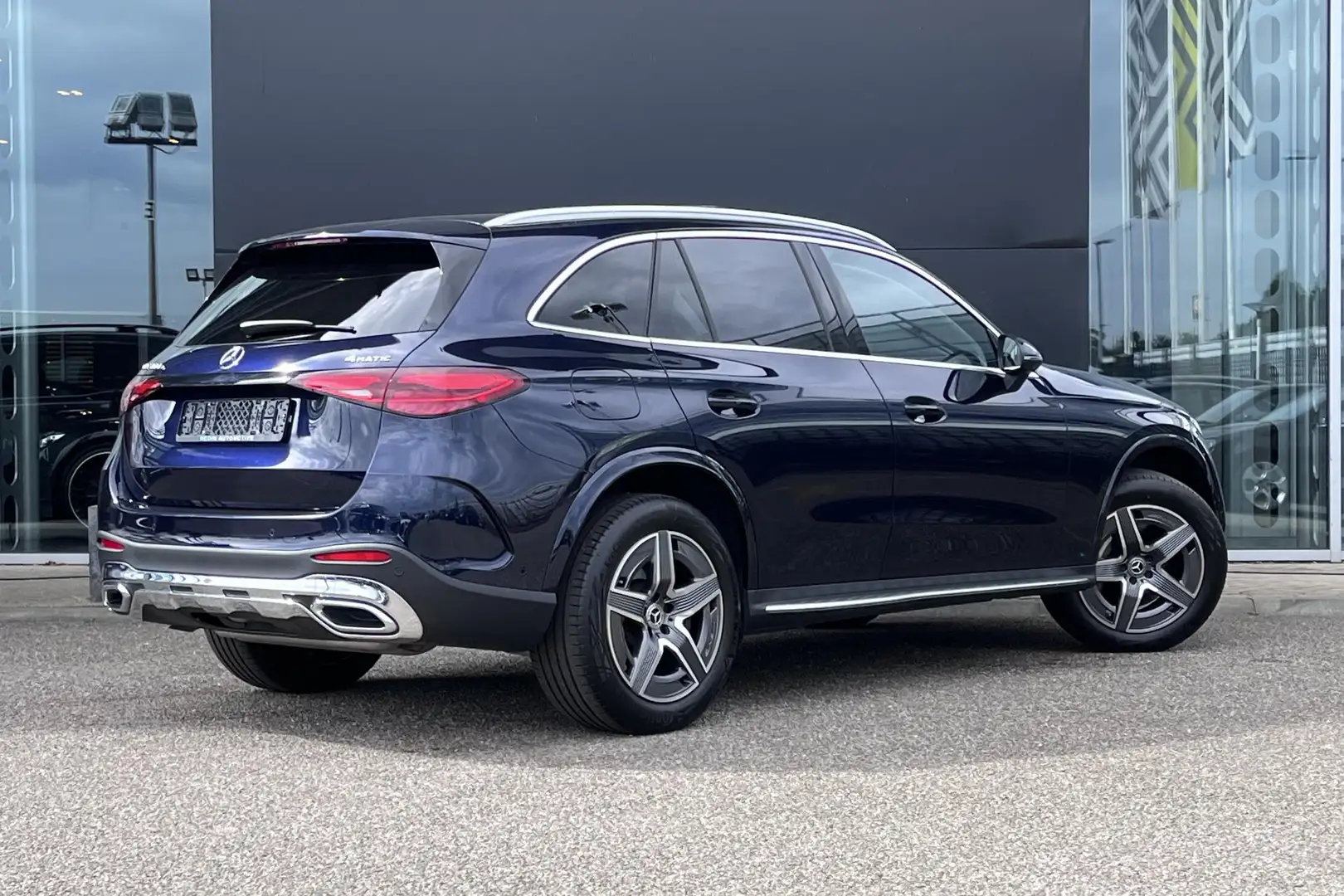 Mercedes-Benz GLC 300 GLC 300e 4MATIC AMG Line | Advanced Plus Pakket | Blauw - 2