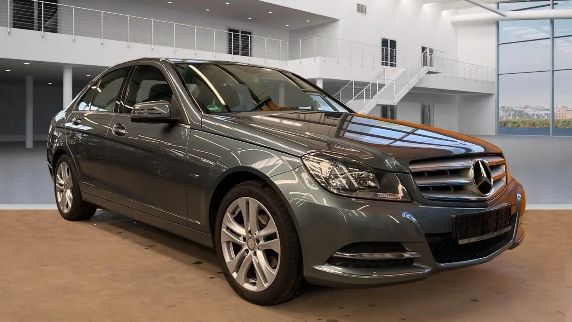 Mercedes-Benz C 180 CGI Avantgarde LIM PDC NAVI SITZHZG TOP Grau - 2