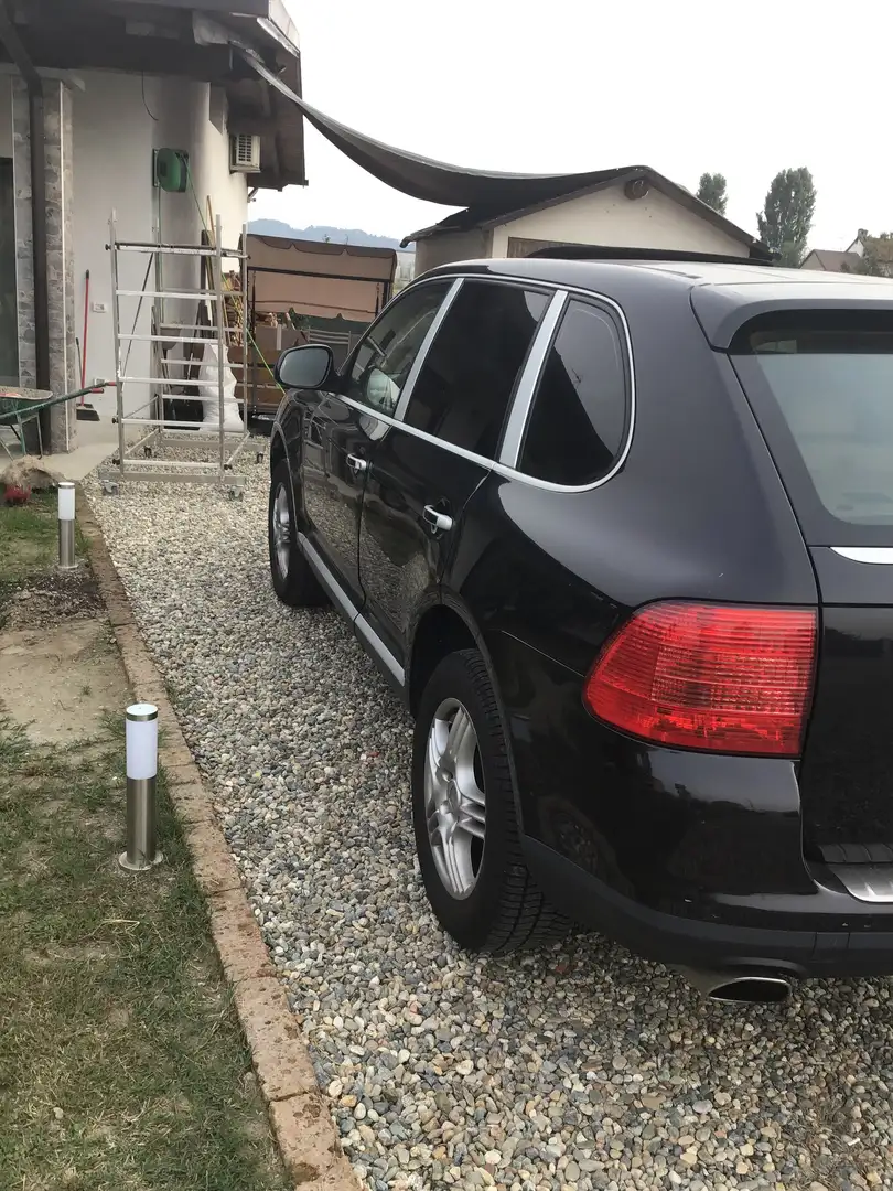 Porsche Cayenne 3.2 benzina Nero - 2