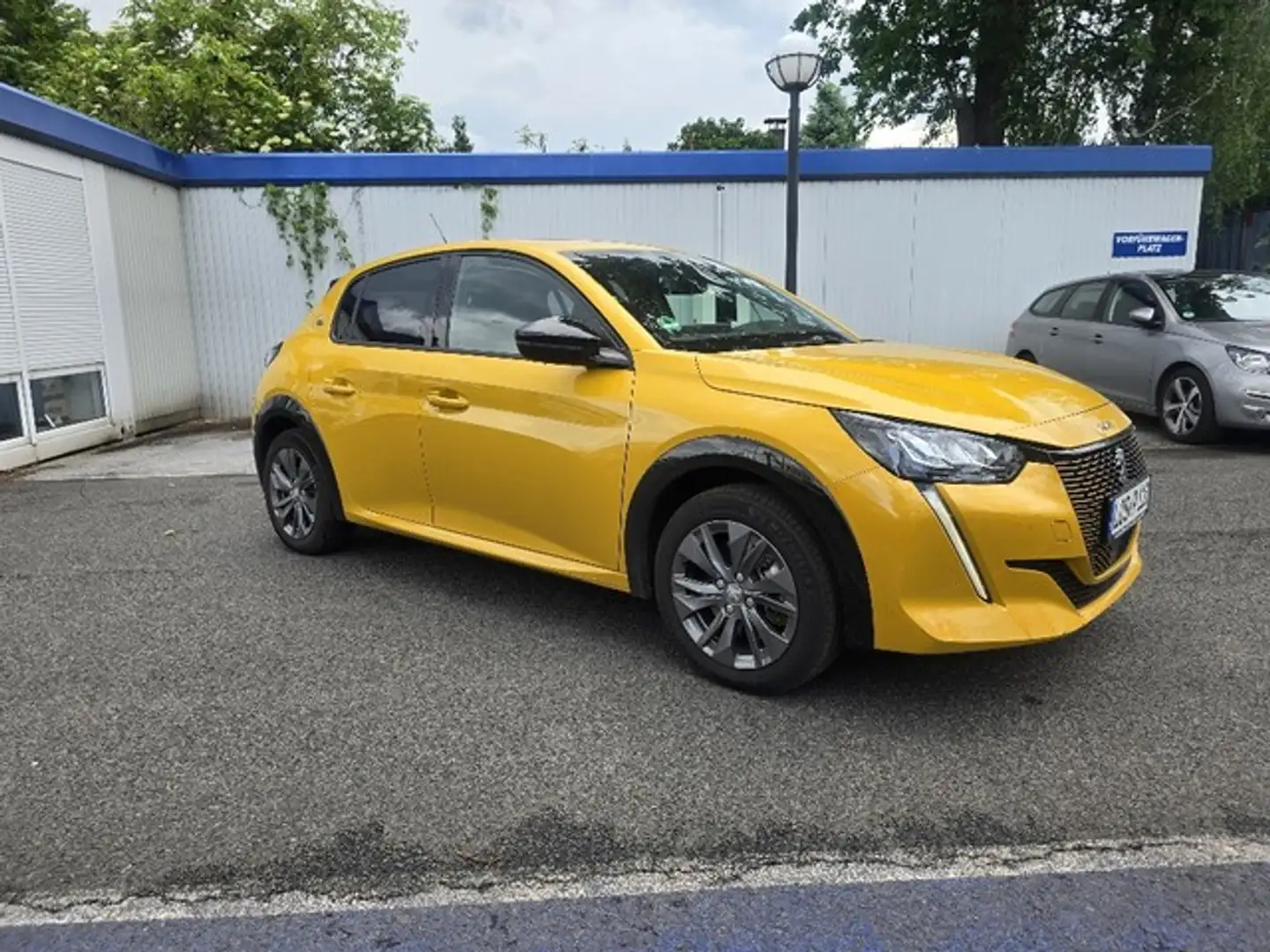 Peugeot 208 (e-)Allure Pack Gelb - 2