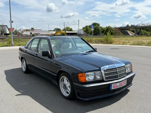 Mercedes-Benz 190 E 2.3 *2.HAND+DEUTSCHES FAHRZEUG+LEDER*