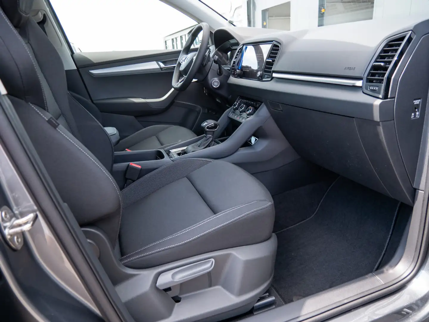 Skoda Karoq 2.0 TDI Selection 4x4 KAMERA NAVI AHK Grau - 2