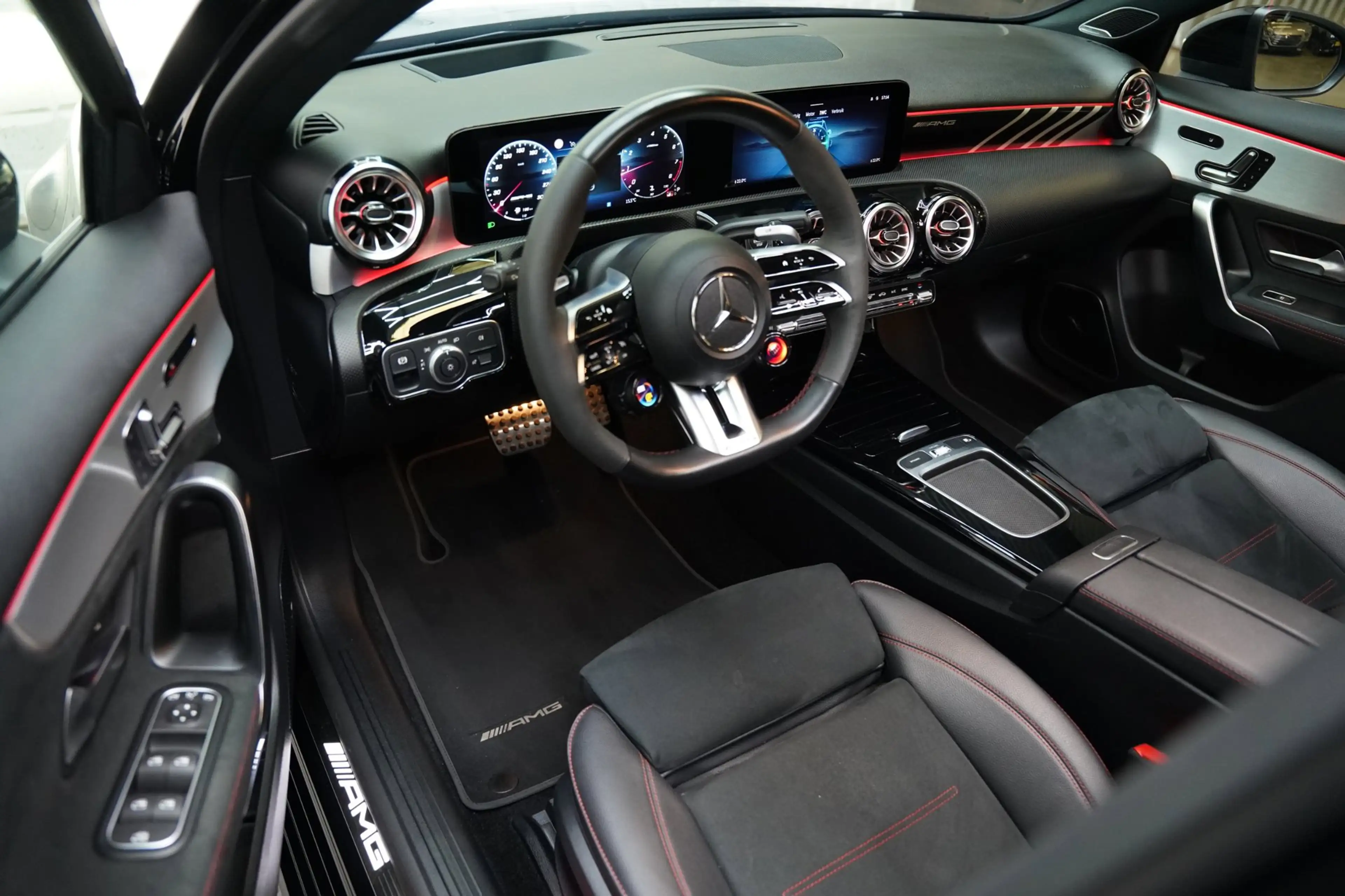 Mercedes-Benz A 45 AMG S 4MATIC+ PANO BURM HUD — photo 13