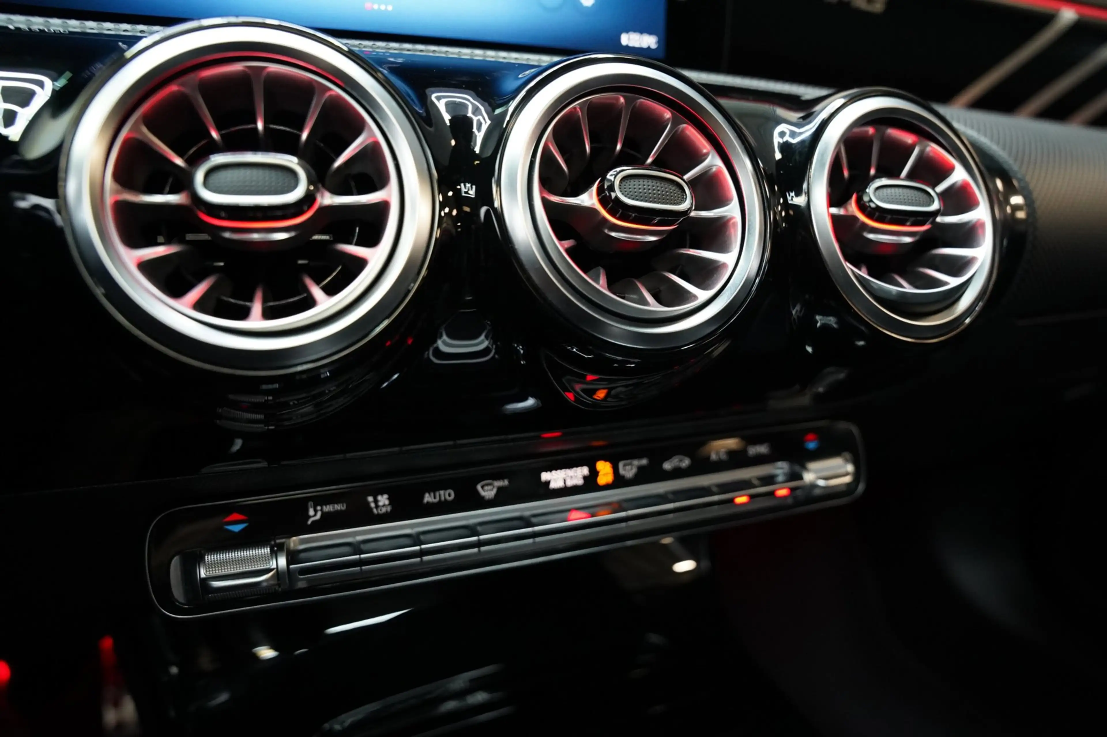 Mercedes-Benz A 45 AMG S 4MATIC+ PANO BURM HUD — photo 44