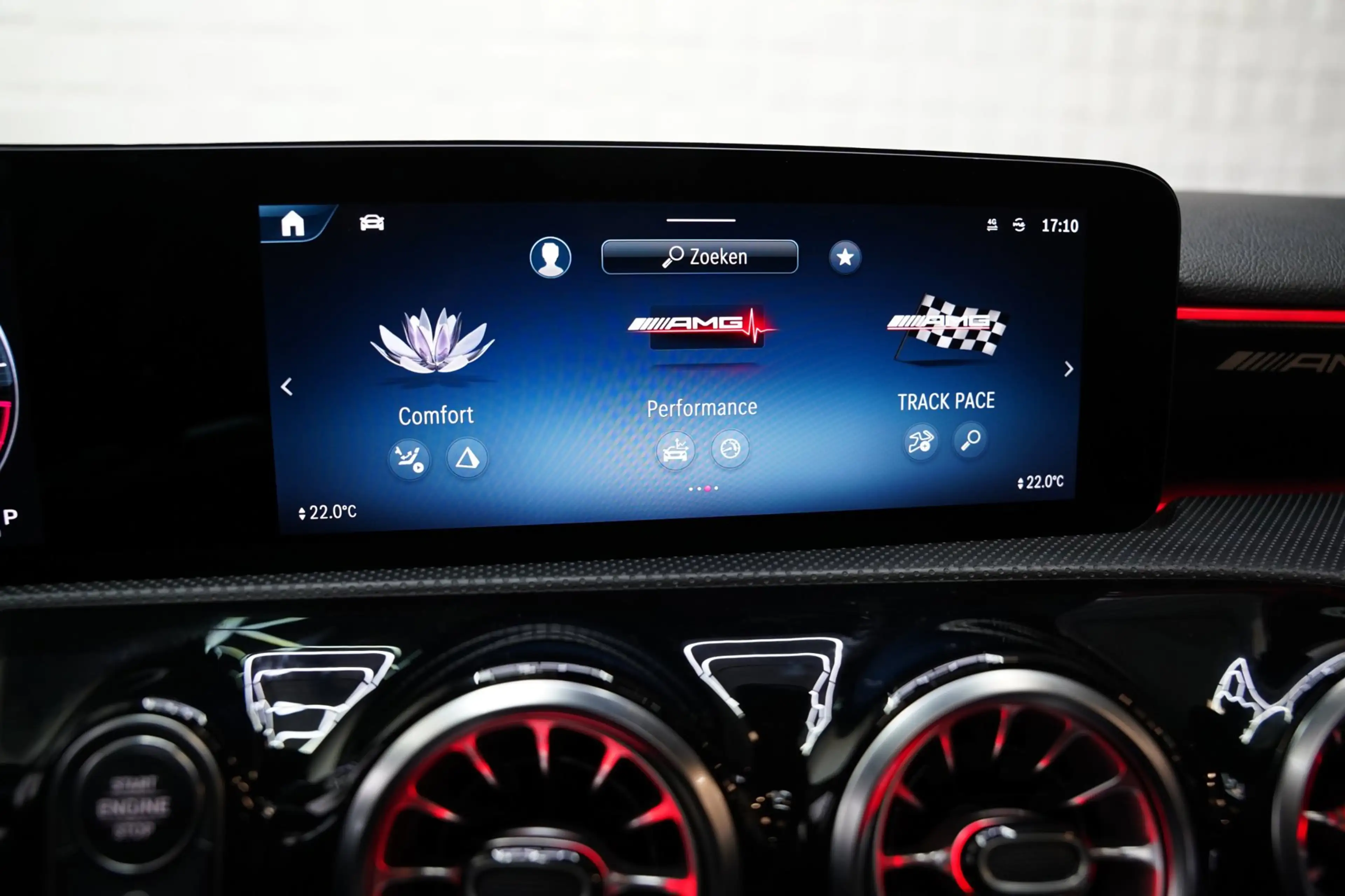 Mercedes-Benz A 45 AMG S 4MATIC+ PANO BURM HUD — photo 40