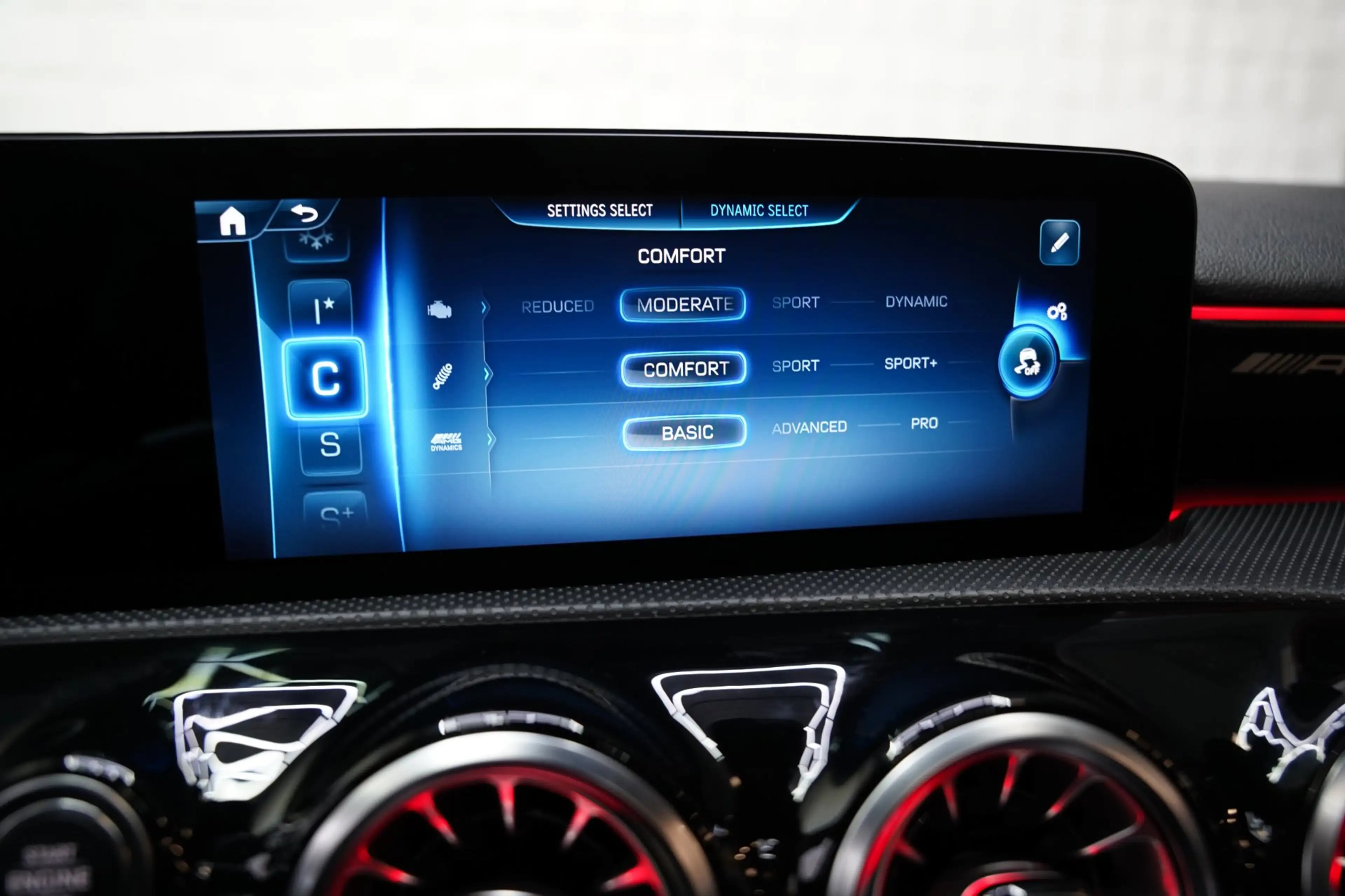 Mercedes-Benz A 45 AMG S 4MATIC+ PANO BURM HUD — photo 19
