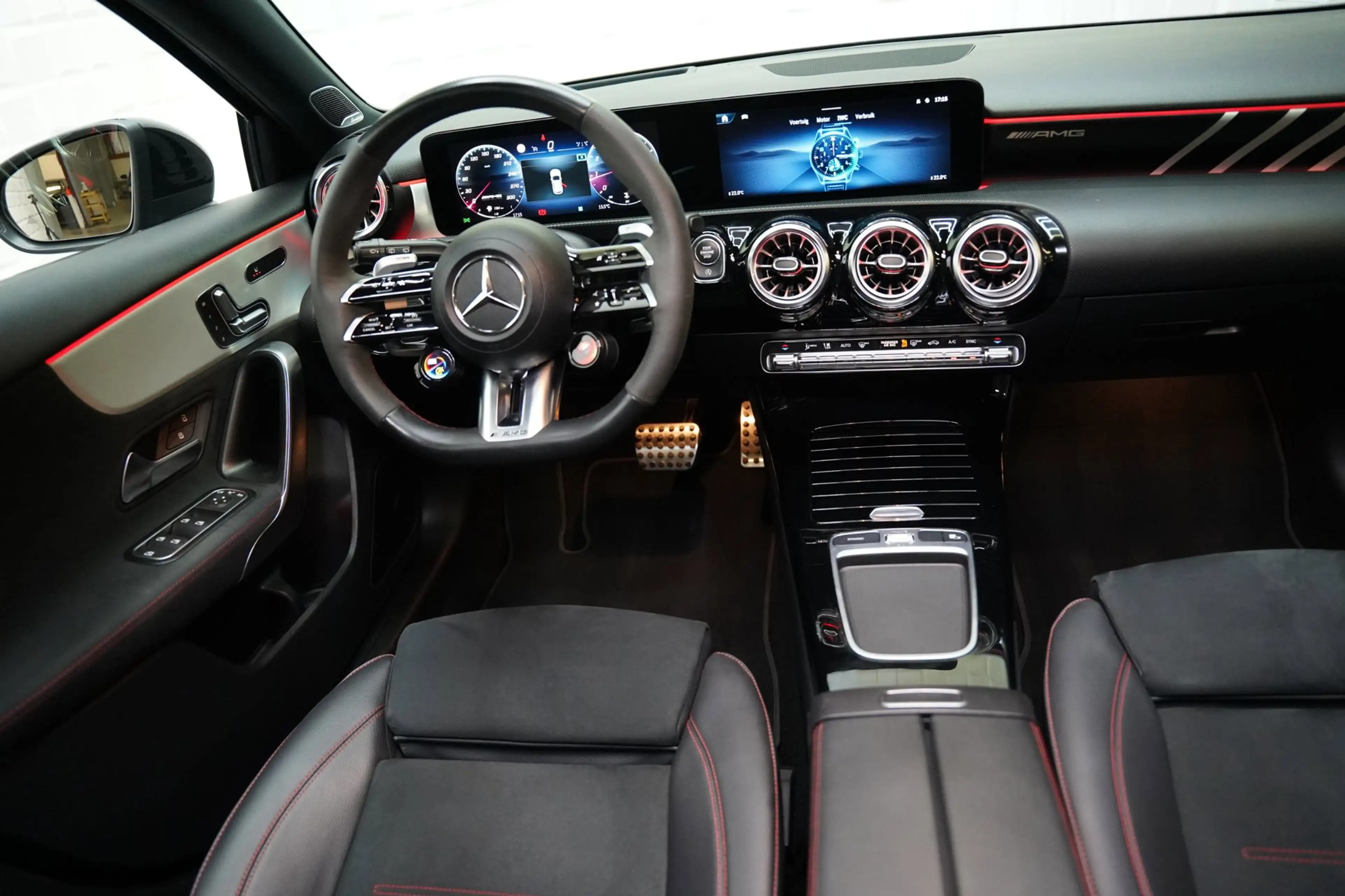 Mercedes-Benz A 45 AMG S 4MATIC+ PANO BURM HUD — photo 46