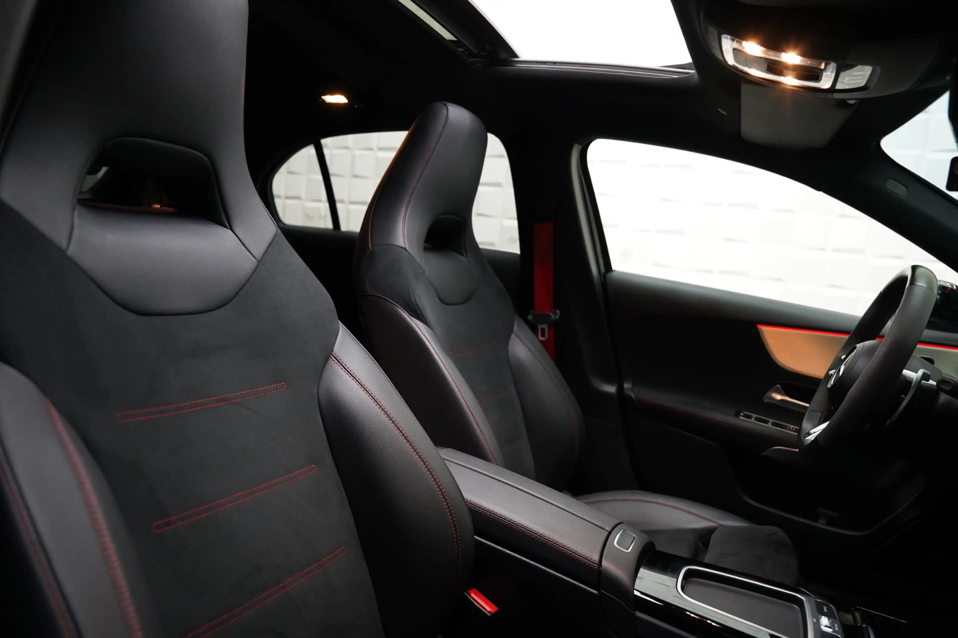 Mercedes-Benz A 45 AMG S 4MATIC+ PANO BURM HUD — photo 35