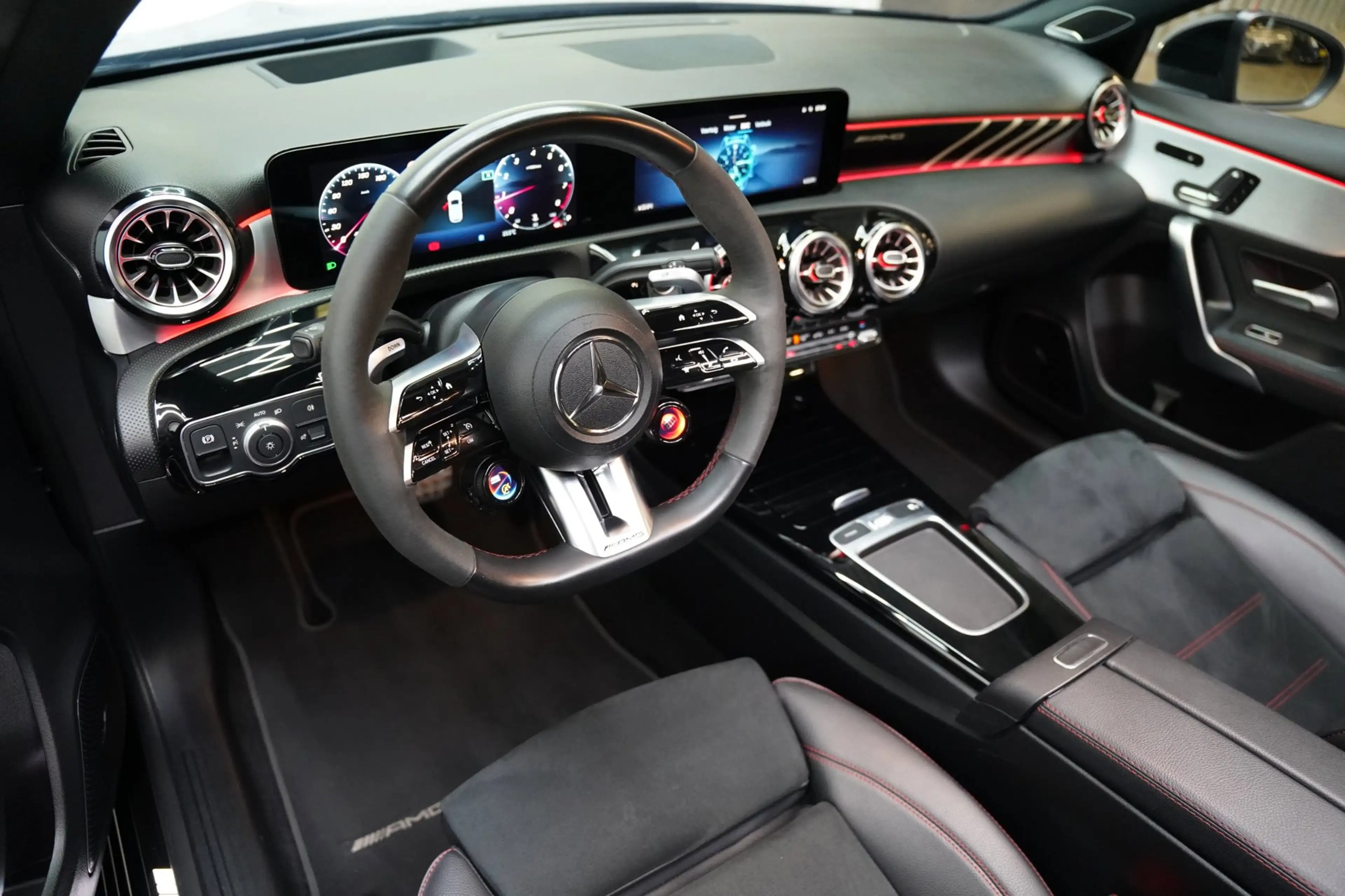 Mercedes-Benz A 45 AMG S 4MATIC+ PANO BURM HUD — photo 34