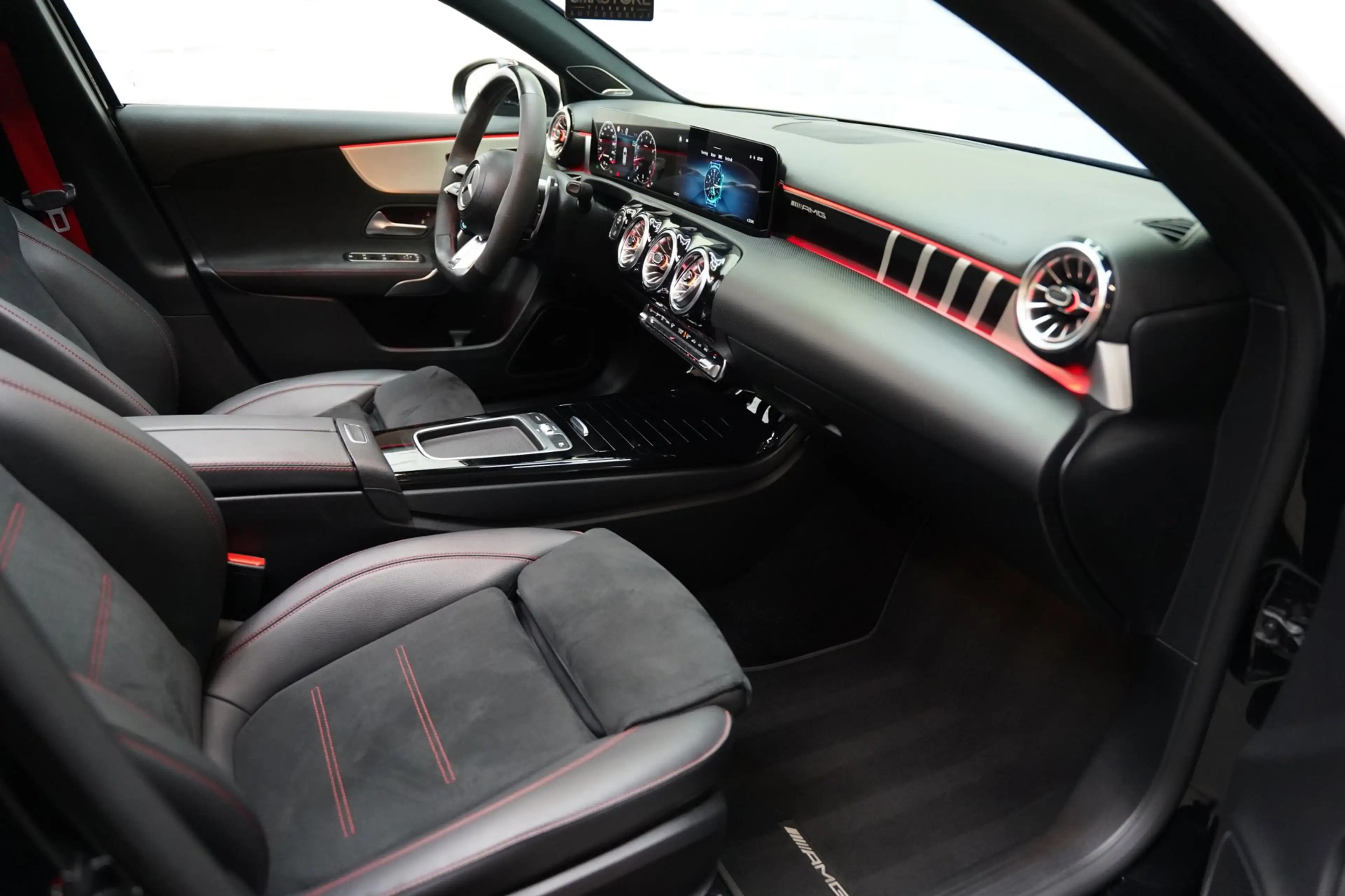 Mercedes-Benz A 45 AMG S 4MATIC+ PANO BURM HUD — photo 47