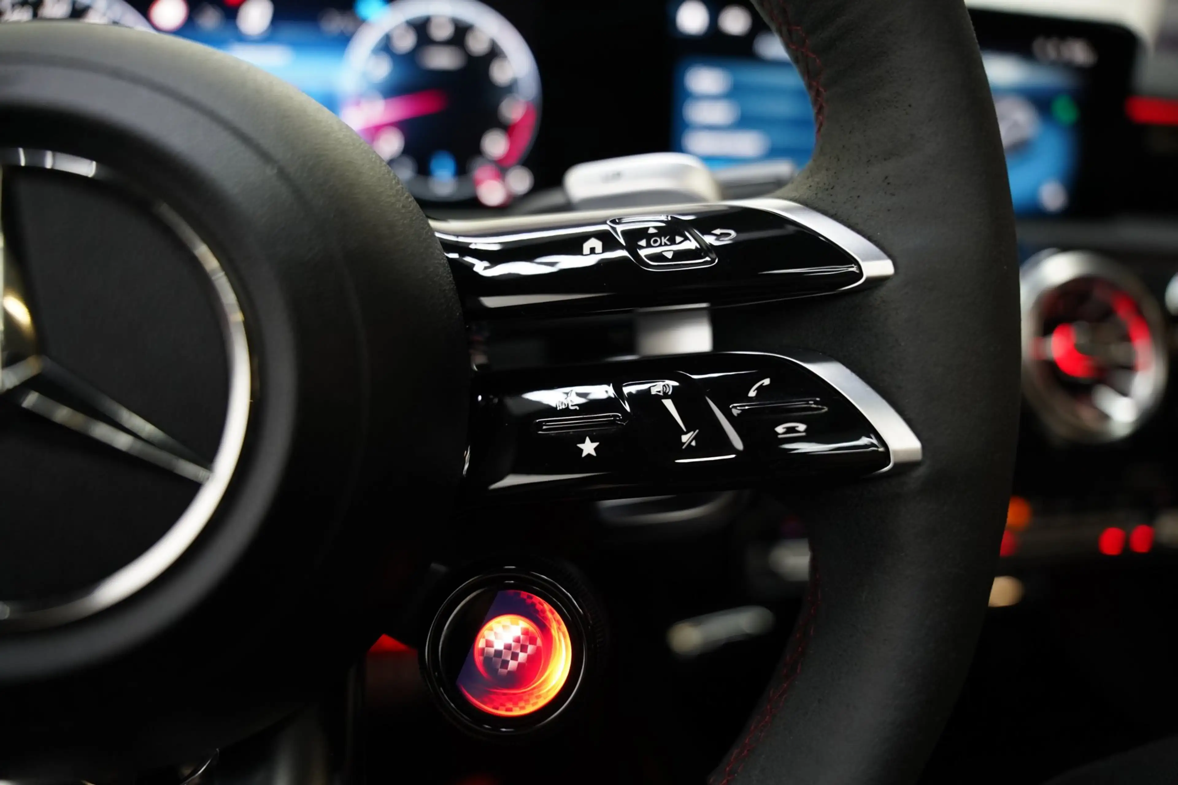 Mercedes-Benz A 45 AMG S 4MATIC+ PANO BURM HUD — photo 41