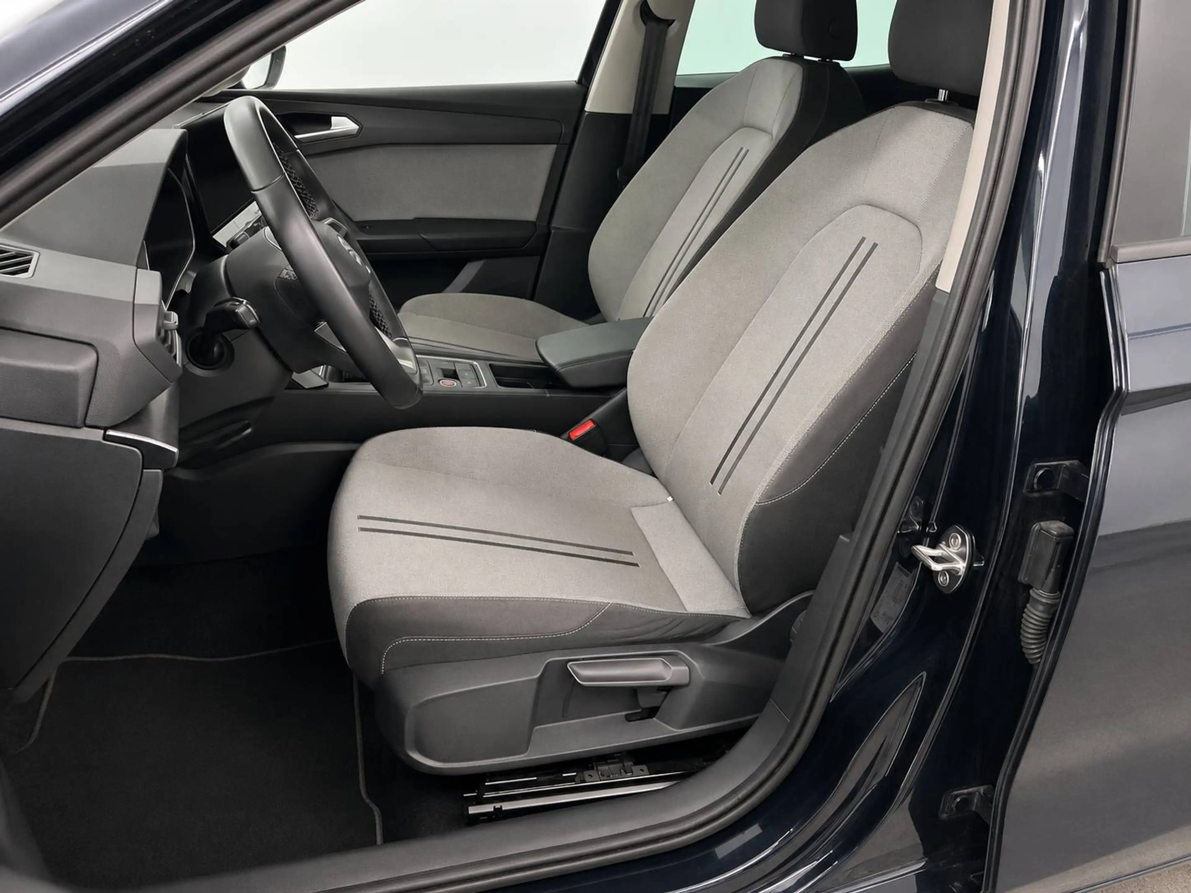 SEAT Leon Leon ST 1.0 EcoTSI / CARPLAY / Camera/Cruise/ Capt Ar./ Toit Pano/ GPS/280€X60/M — photo 8