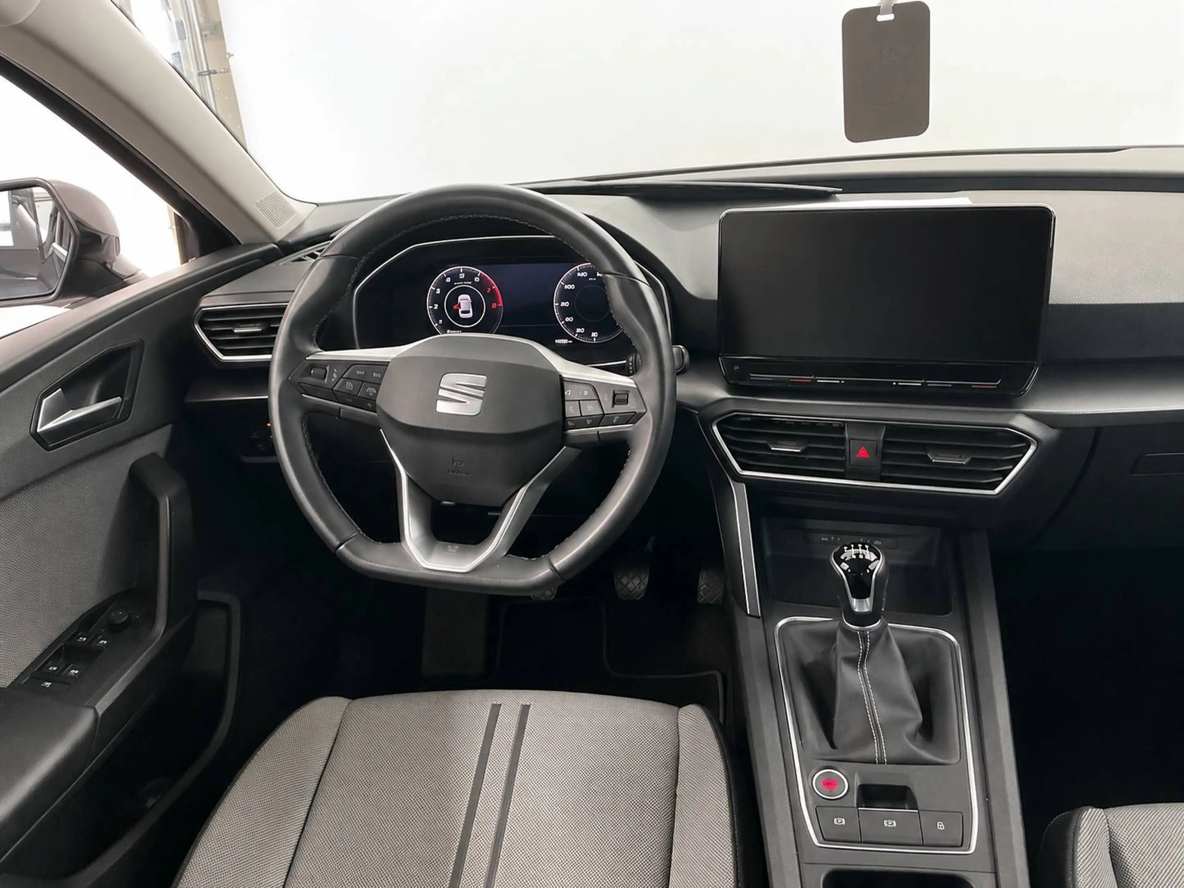 SEAT Leon Leon ST 1.0 EcoTSI / CARPLAY / Camera/Cruise/ Capt Ar./ Toit Pano/ GPS/280€X60/M — photo 6