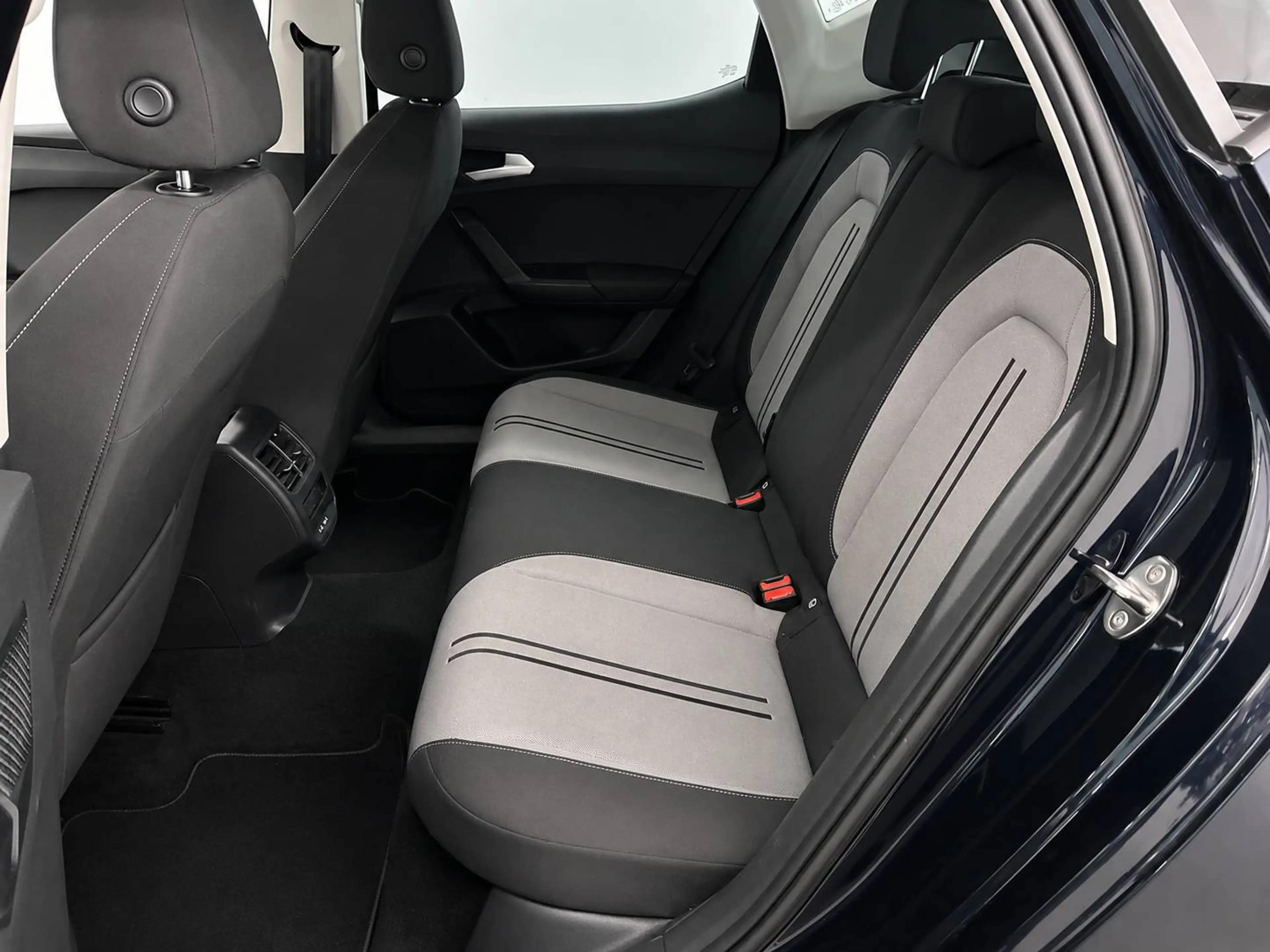 SEAT Leon Leon ST 1.0 EcoTSI / CARPLAY / Camera/Cruise/ Capt Ar./ Toit Pano/ GPS/280€X60/M — photo 9