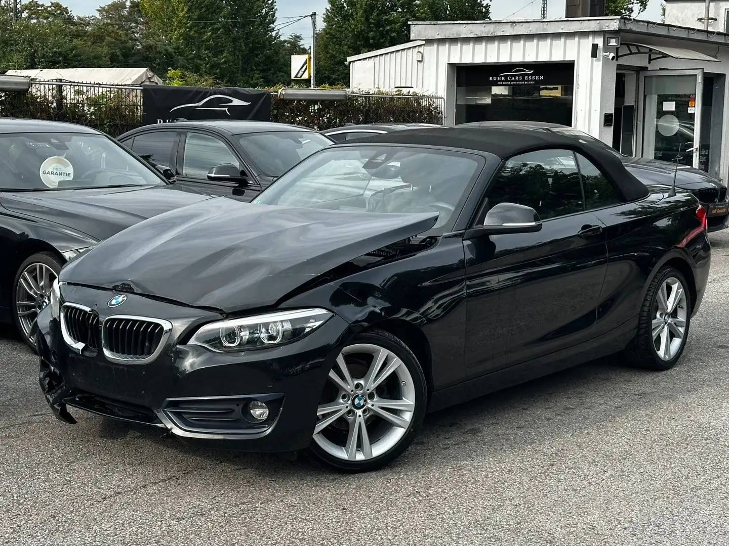 BMW 218 I  CABRIO * NAVI * LED * 2 HAND * 65TKM UNFAL Schwarz - 1