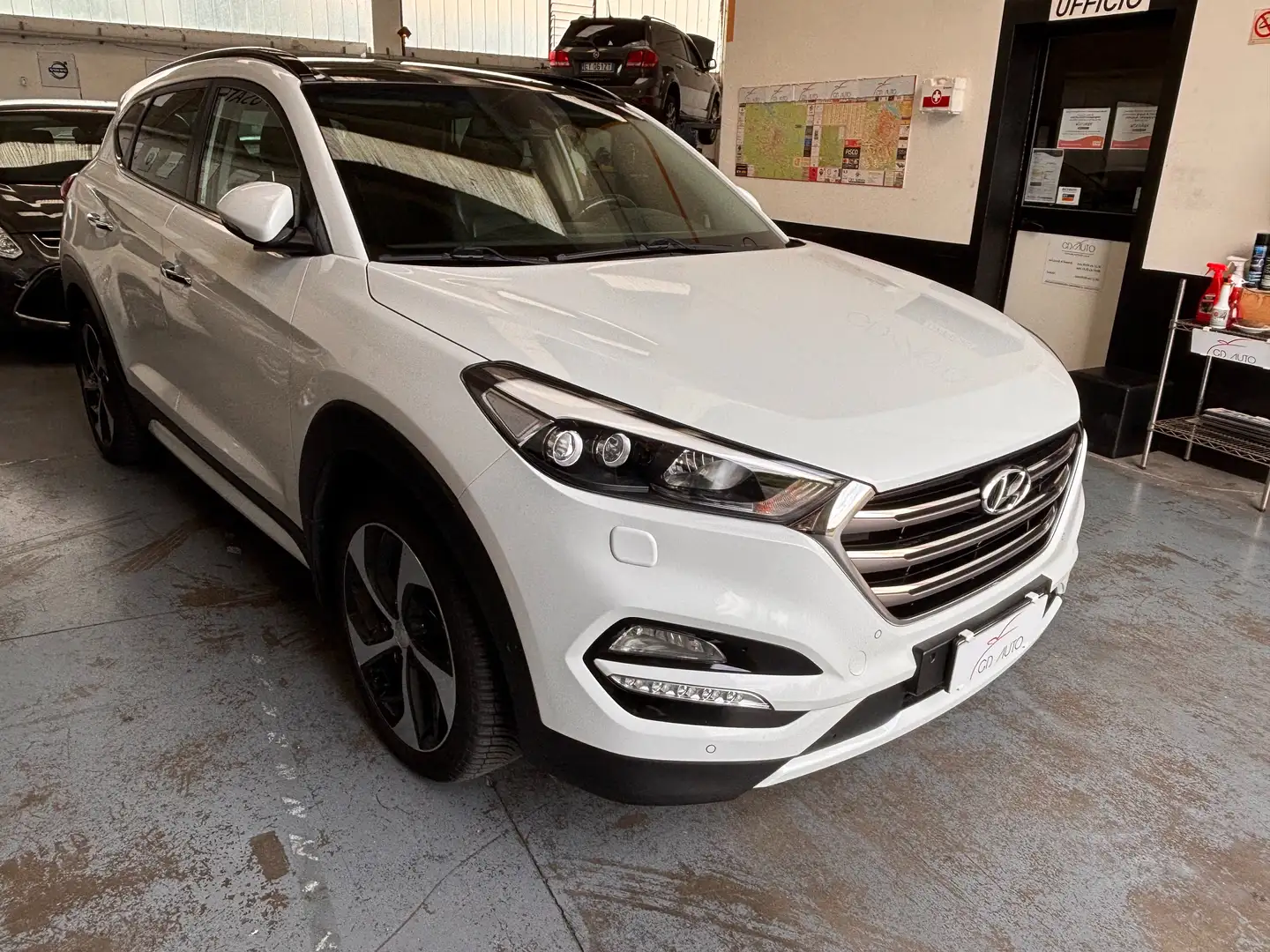 Hyundai TUCSON Tucson II 2015 2.0 crdi Xpossible 4wd 185cv auto Weiß - 1