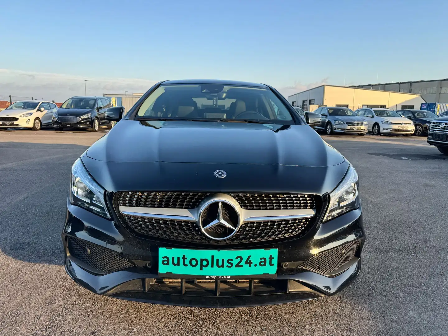 Mercedes-Benz CLA 220 d Aut. AMG Line Schwarz - 2