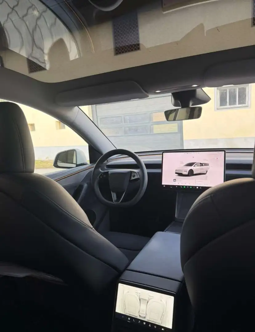 Tesla Model Y Long Range Dual Motor AWD - 2