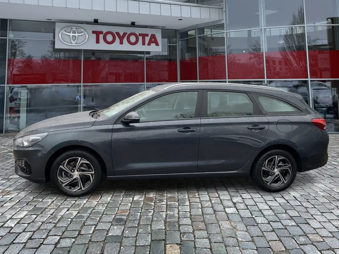 Hyundai i30 cw 1,5 PD Pure Top gepflegtes Fahrzeug - 2