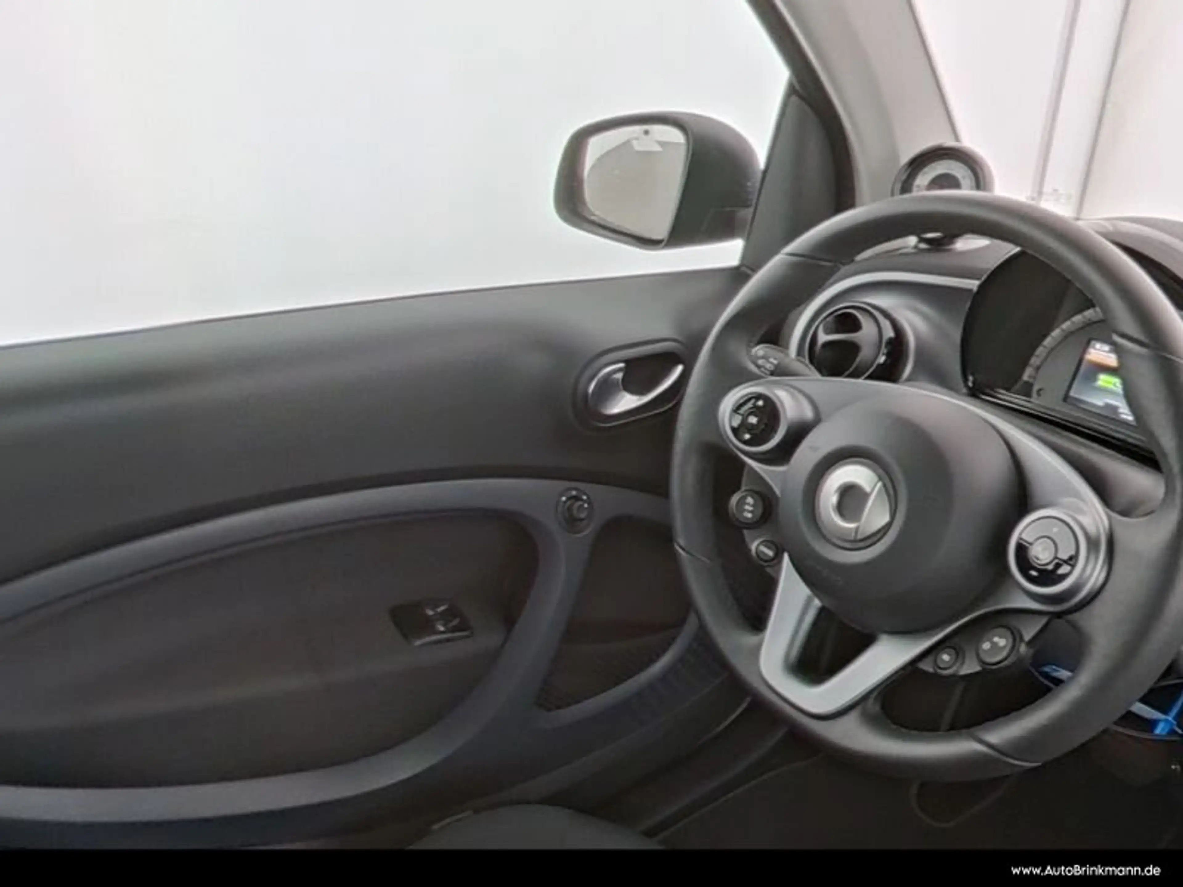 smart forTwo smart EQ fortwo Panorama/SHZ/Klima/Styling/NSW — photo 9