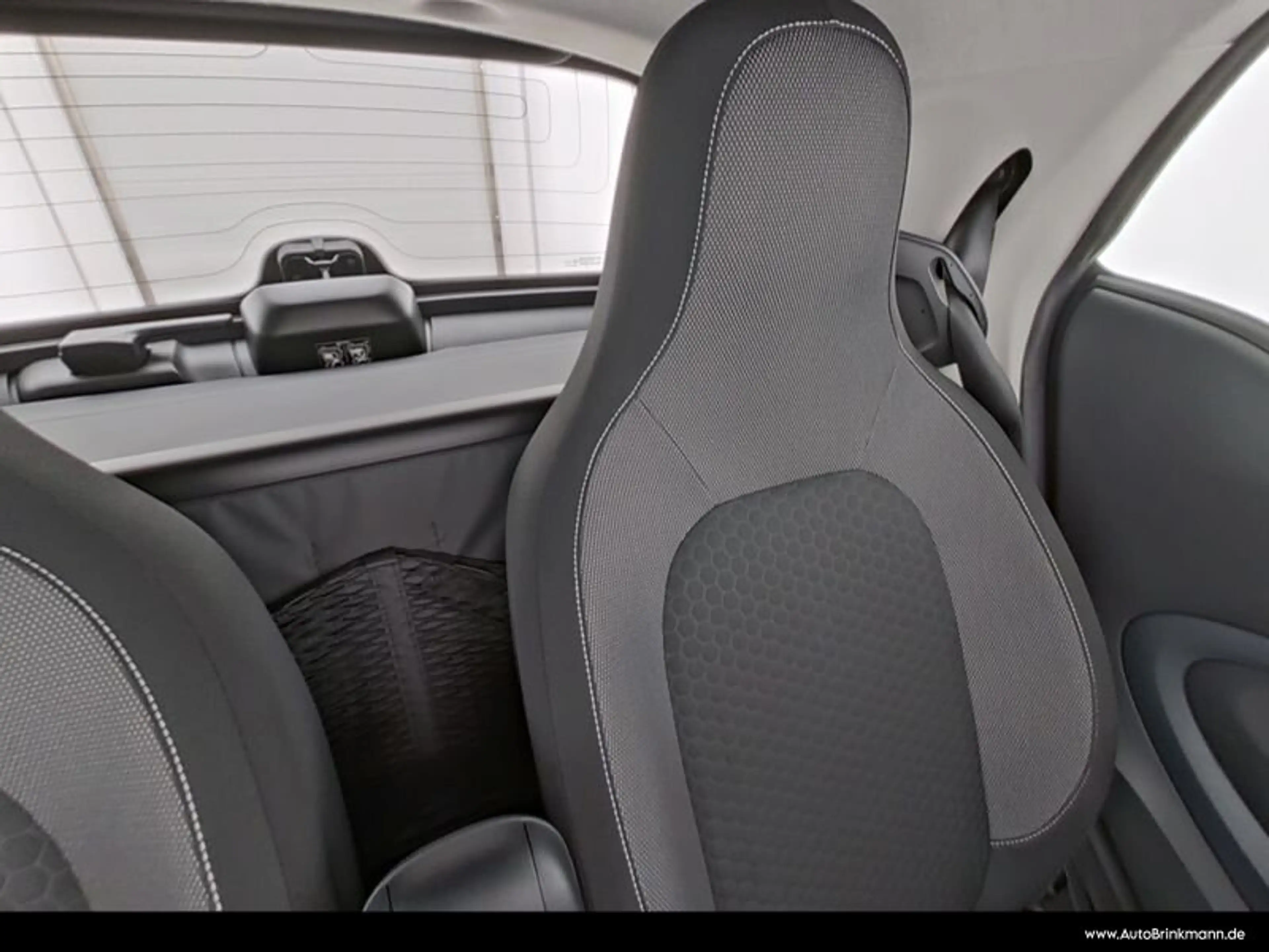 smart forTwo smart EQ fortwo Panorama/SHZ/Klima/Styling/NSW — photo 8