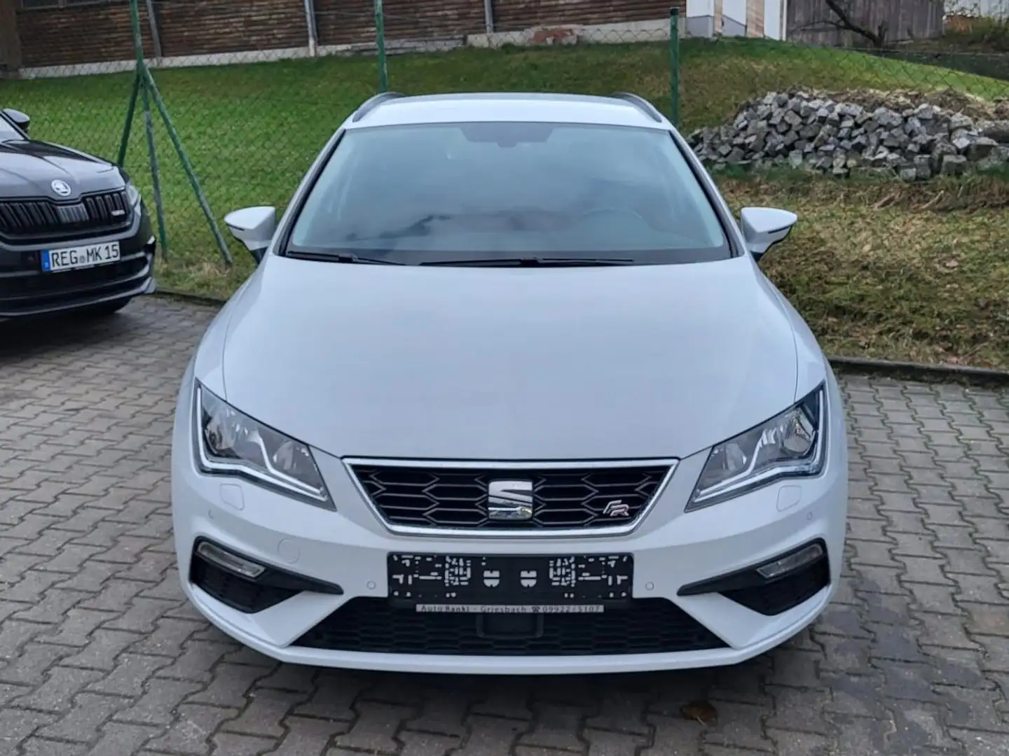 SEAT Leon Leon ST 2.0 TDI DPF DSG FR Weiß - 1