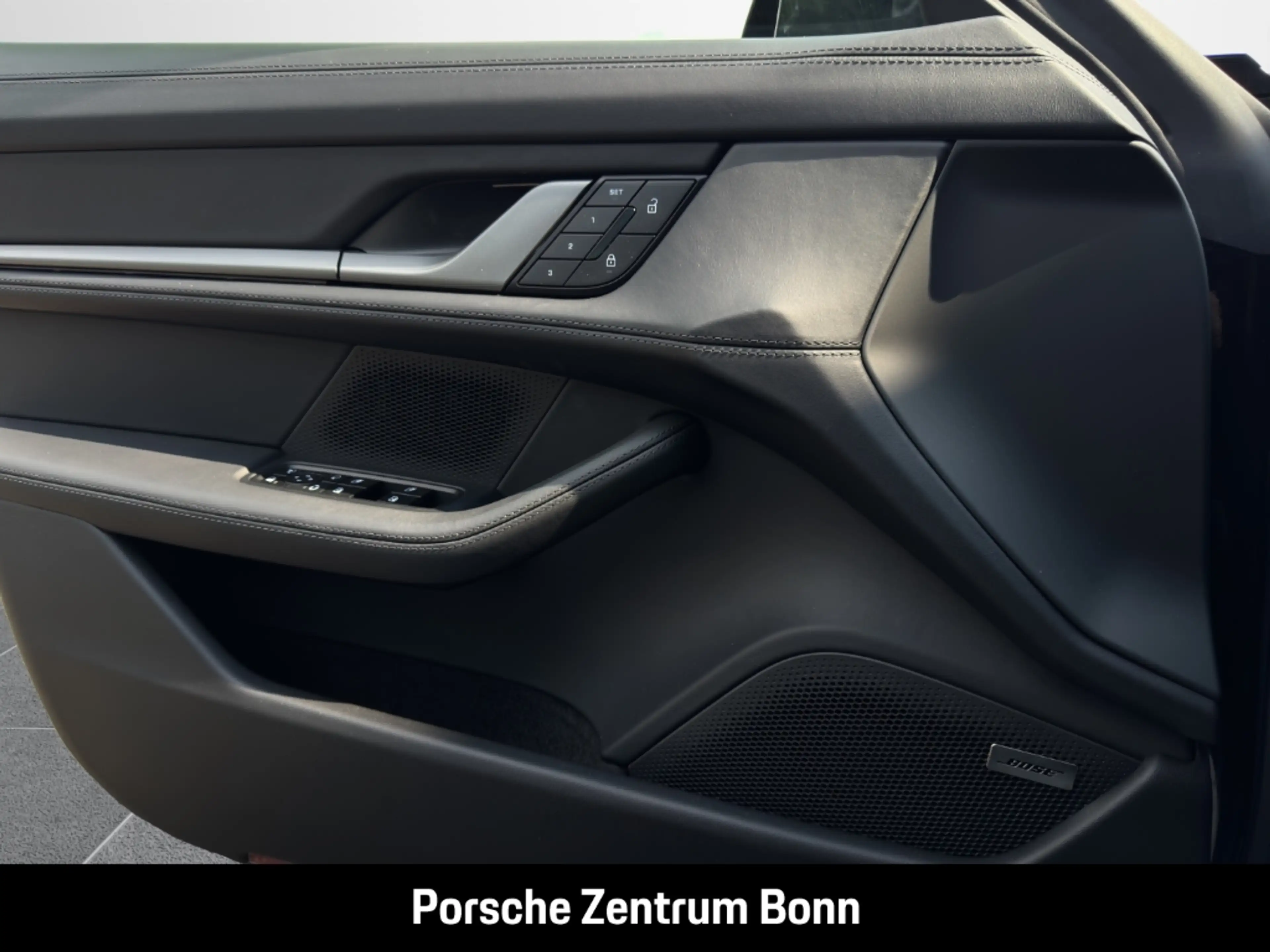 Porsche Taycan 4S Cross Turismo HA-Lenkung Surround-View — photo 12