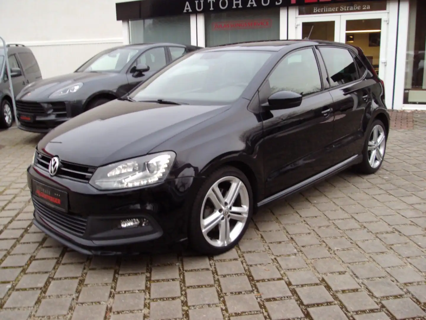 Volkswagen Polo 1.2 TSI "Highline + R-Line" Schwarz - 2
