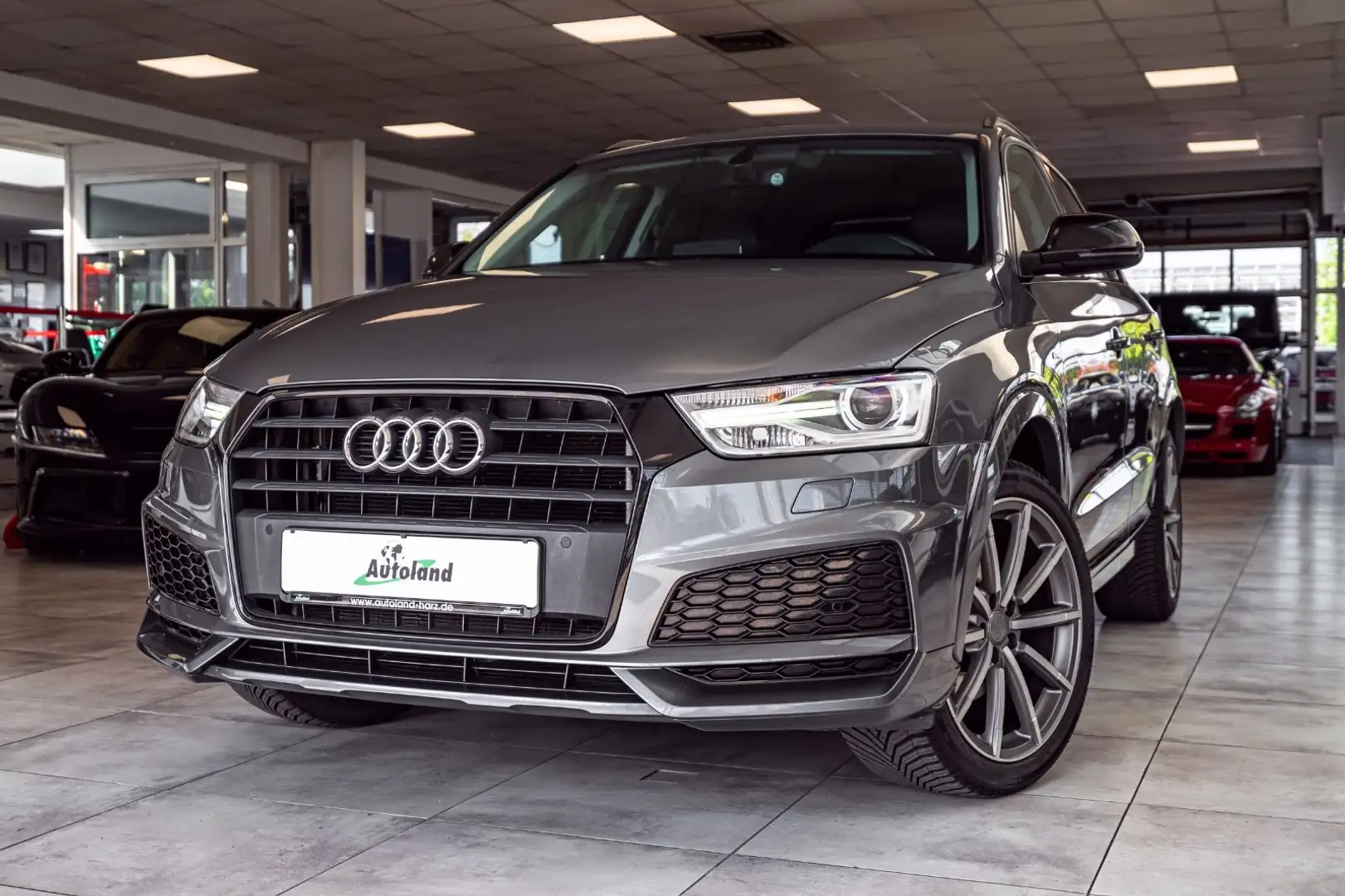 Audi Q3 1.4 TFSI Stronic design*VOLL*S-Line*PDC* Grijs - 1