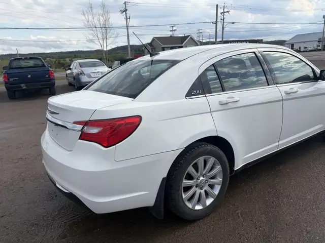 Chrysler 200 2011 — photo 4