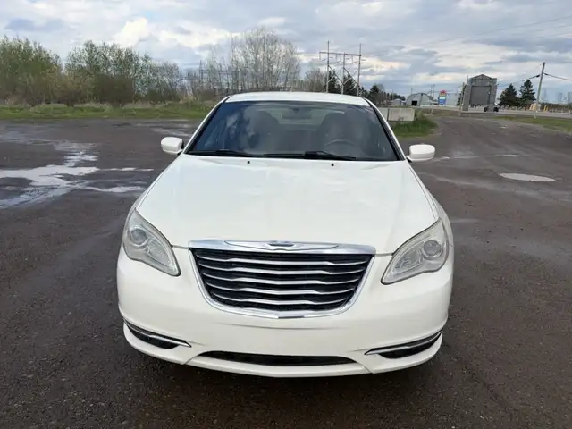 Chrysler 200 2011 — photo 2