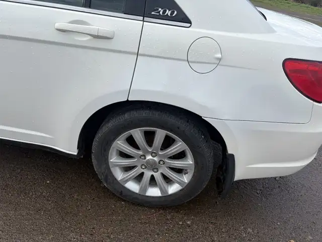 Chrysler 200 2011 — photo 7