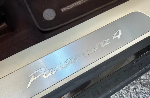 Porsche Panamera view 9