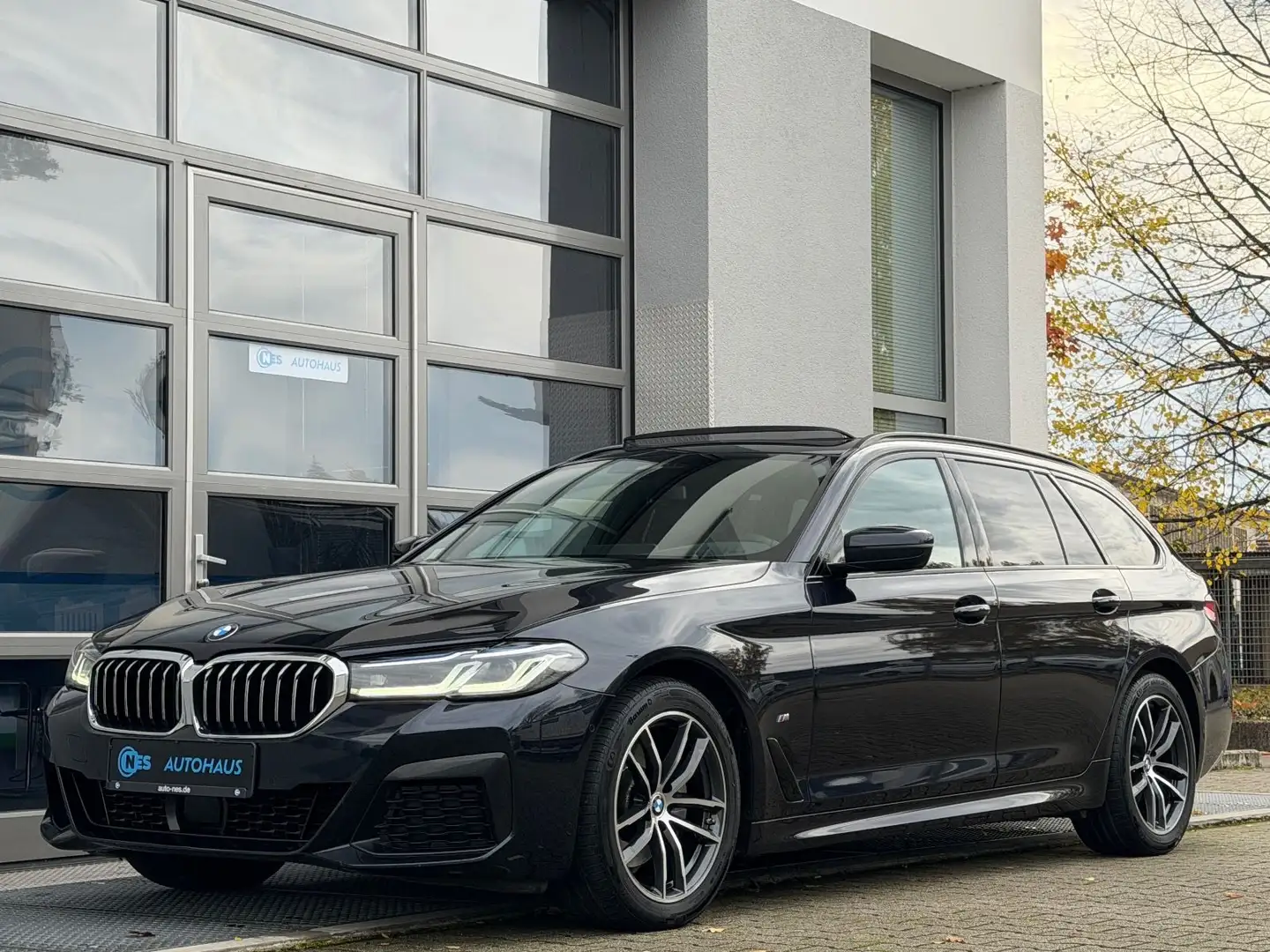 BMW 520 dA xD*ACC*M SPORT*PANO*LASER*KAM*HEAD UP*KEY* Schwarz - 1