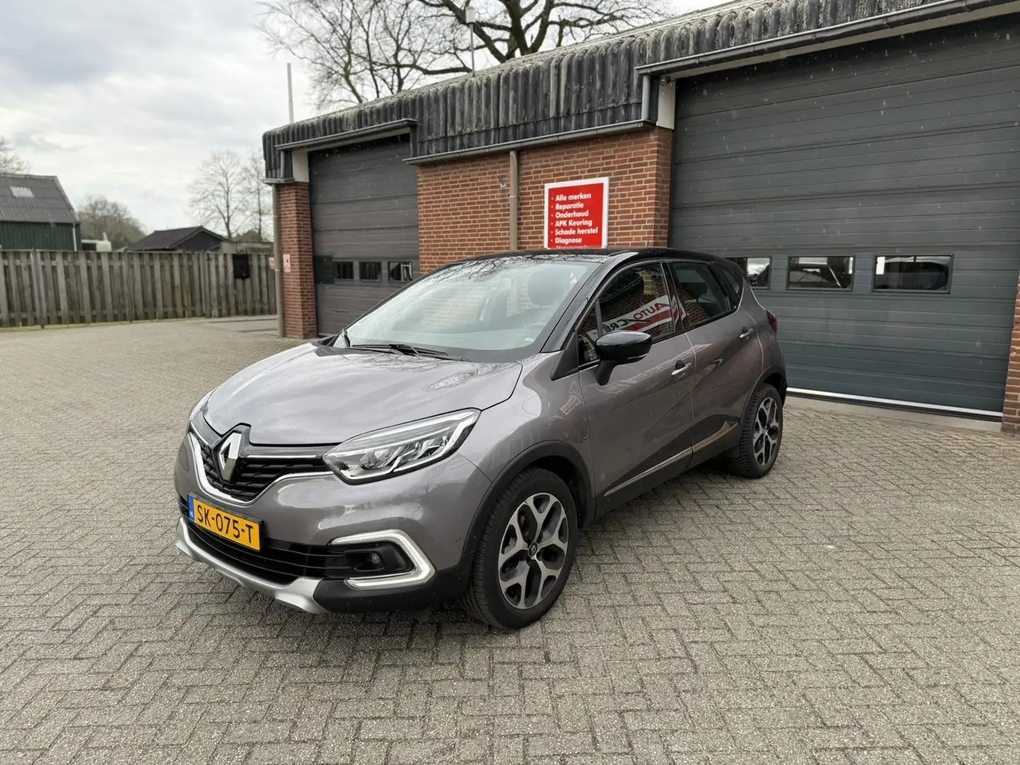 Renault Captur 0.9 TCe Intens Navi Camera Trekhaak 1e eigenaar Grijs - 1
