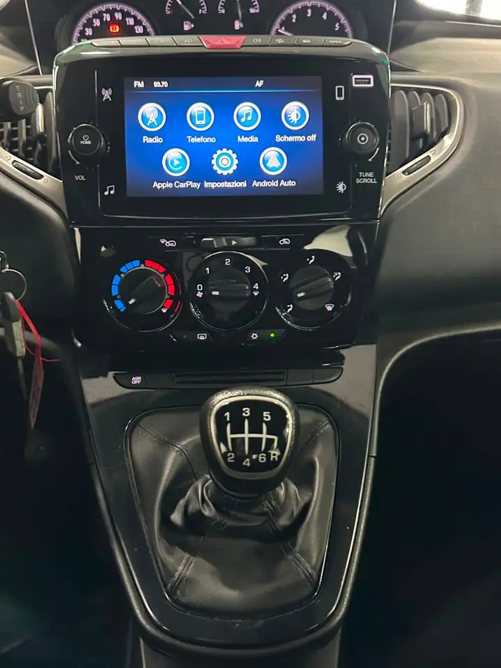 Lancia Ypsilon 2022 — фото 12