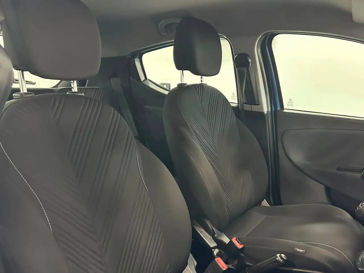 Lancia Ypsilon 2022 — фото 13