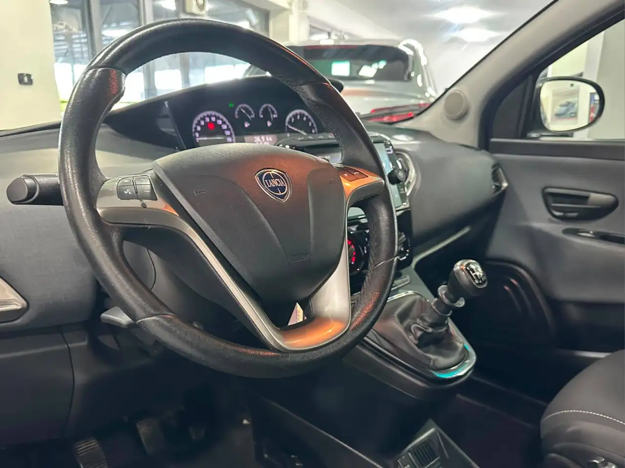 Lancia Ypsilon 2022 — фото 8