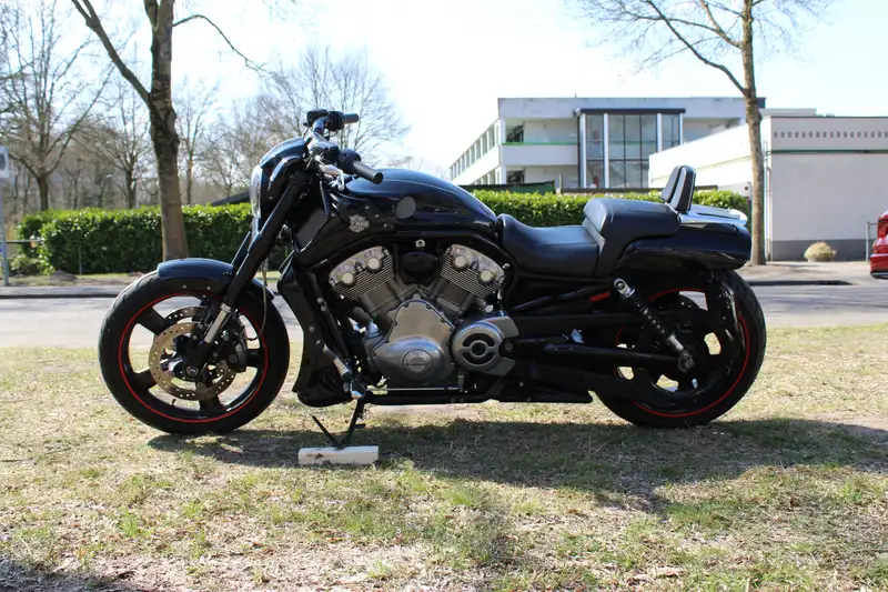 Harley-Davidson V-Rod - foto 8