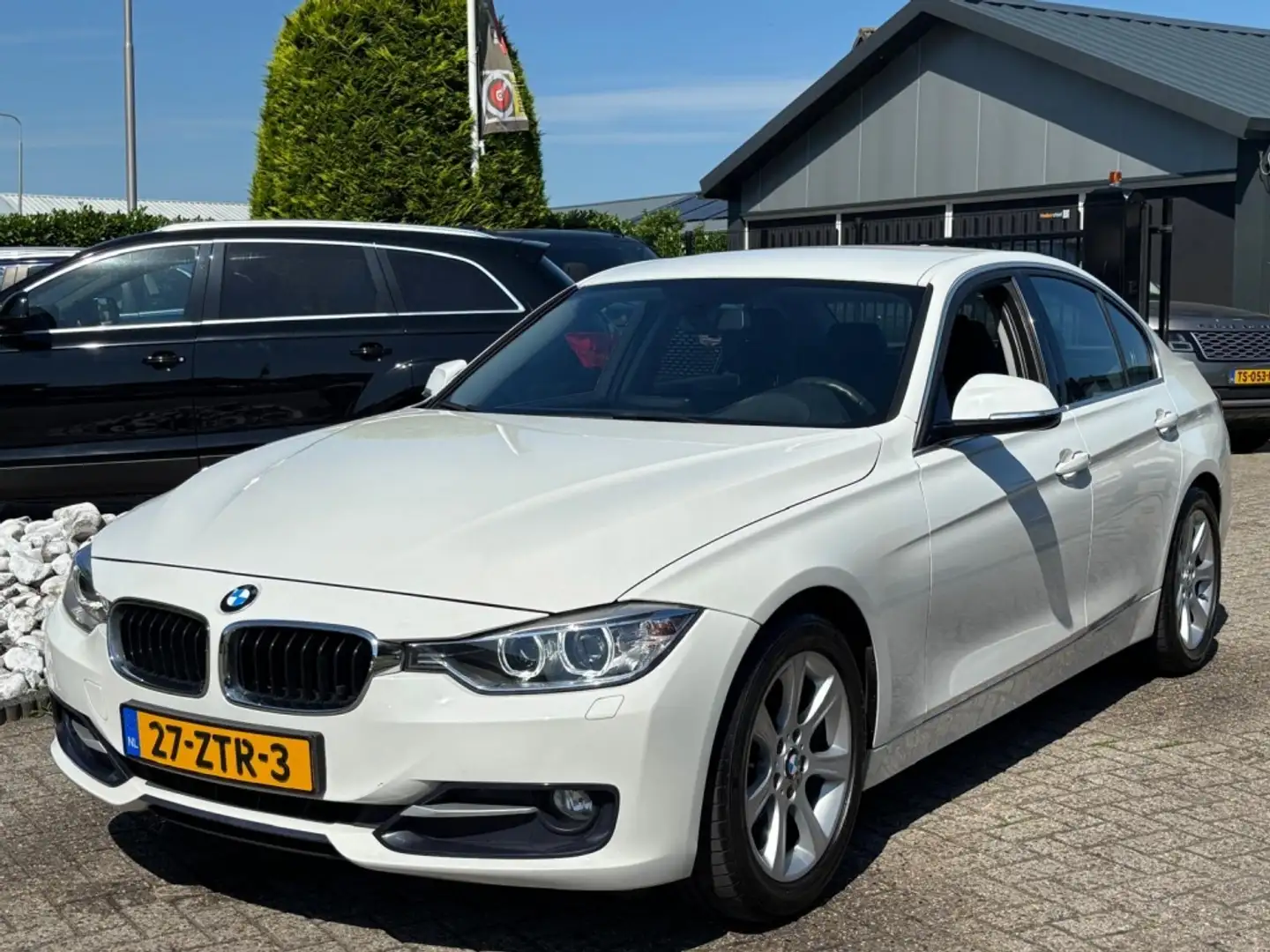 BMW 320 3-serie 320i Sedan HIgh Exe Sport 2013 NL Auto Wit Wit - 1