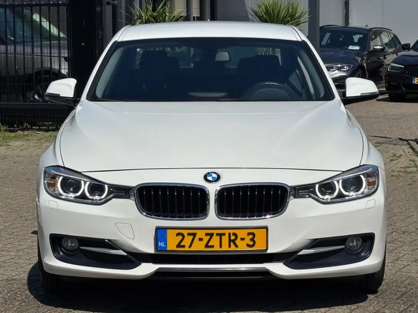 BMW 320 3-serie 320i Sedan HIgh Exe Sport 2013 NL Auto Wit Wit - 2