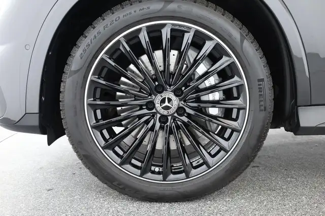 Mercedes-Benz GLC view 5